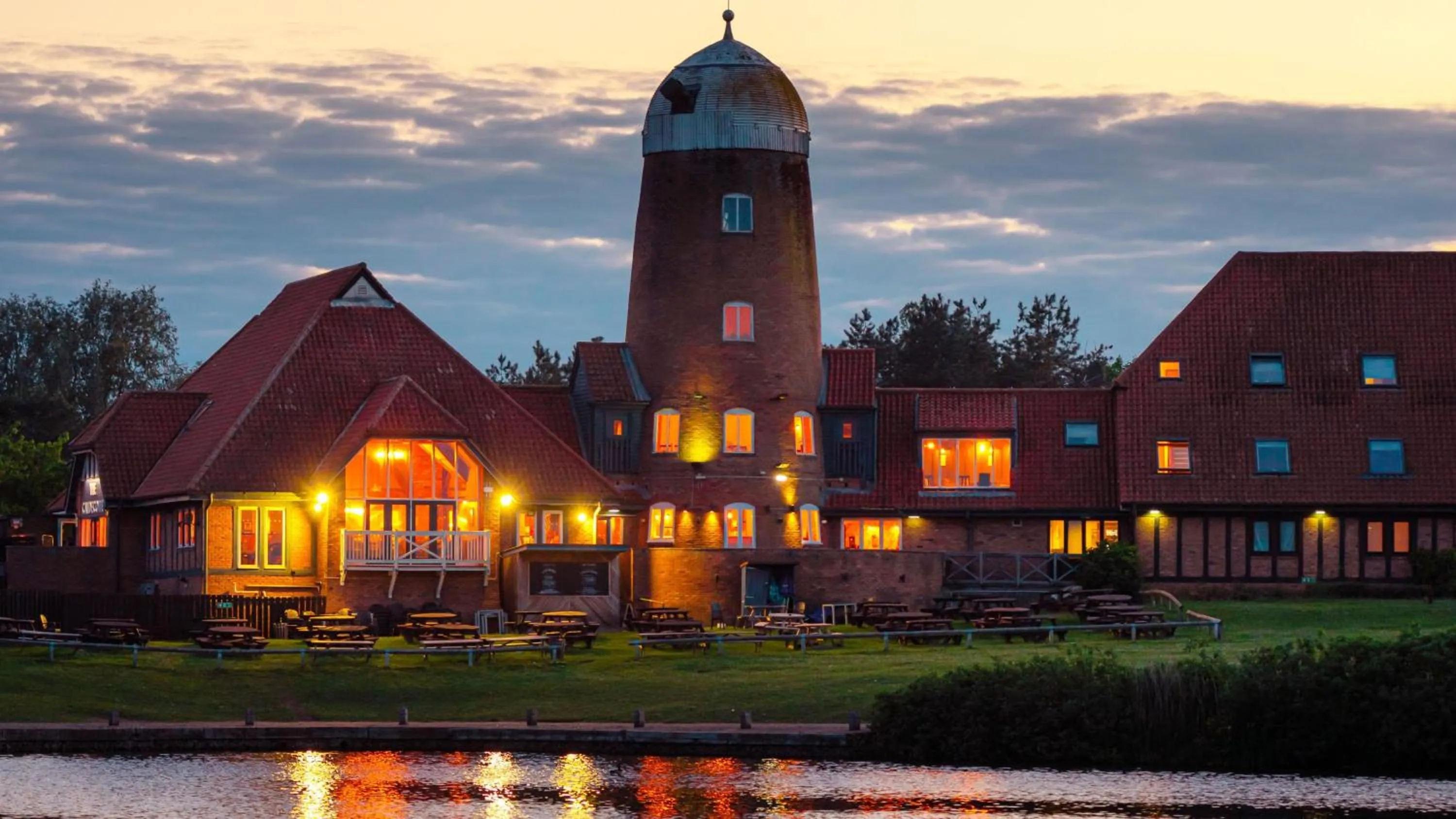 Nearby landmark in Holiday Inn Milton Keynes East M1 Junc 14 by IHG