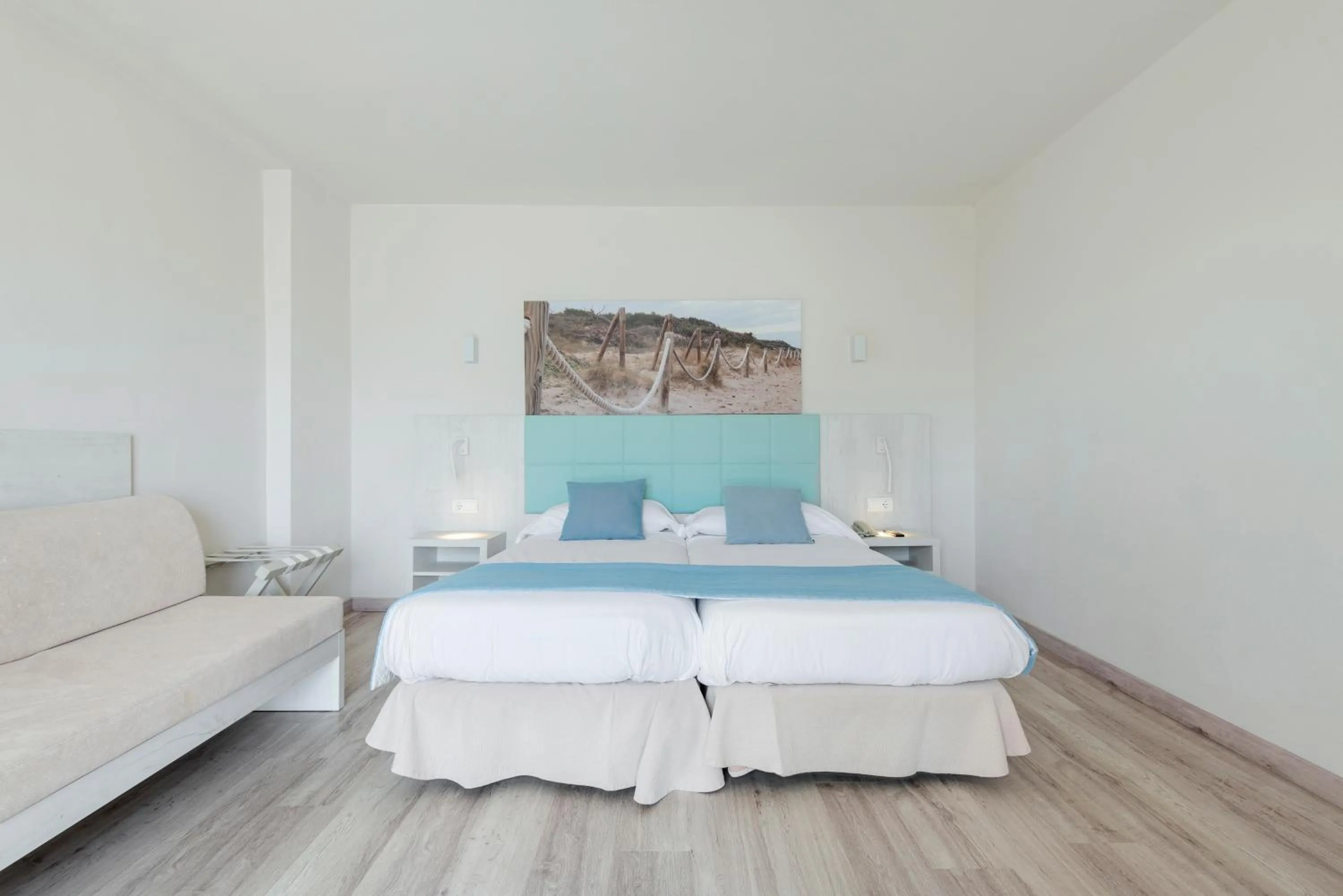 Photo of the whole room, Bed in O7 Nordeste Playa