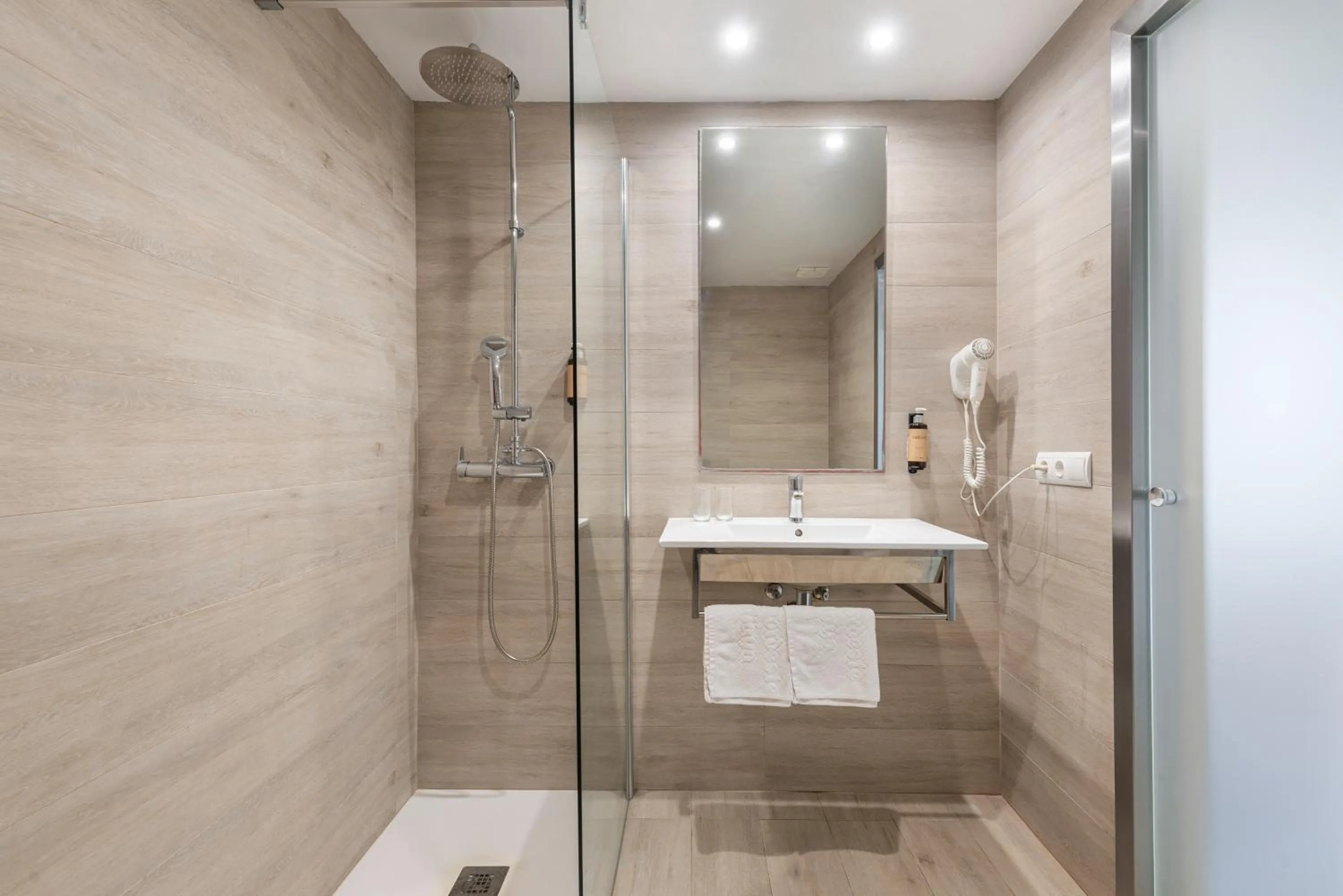 Bathroom in O7 Nordeste Playa