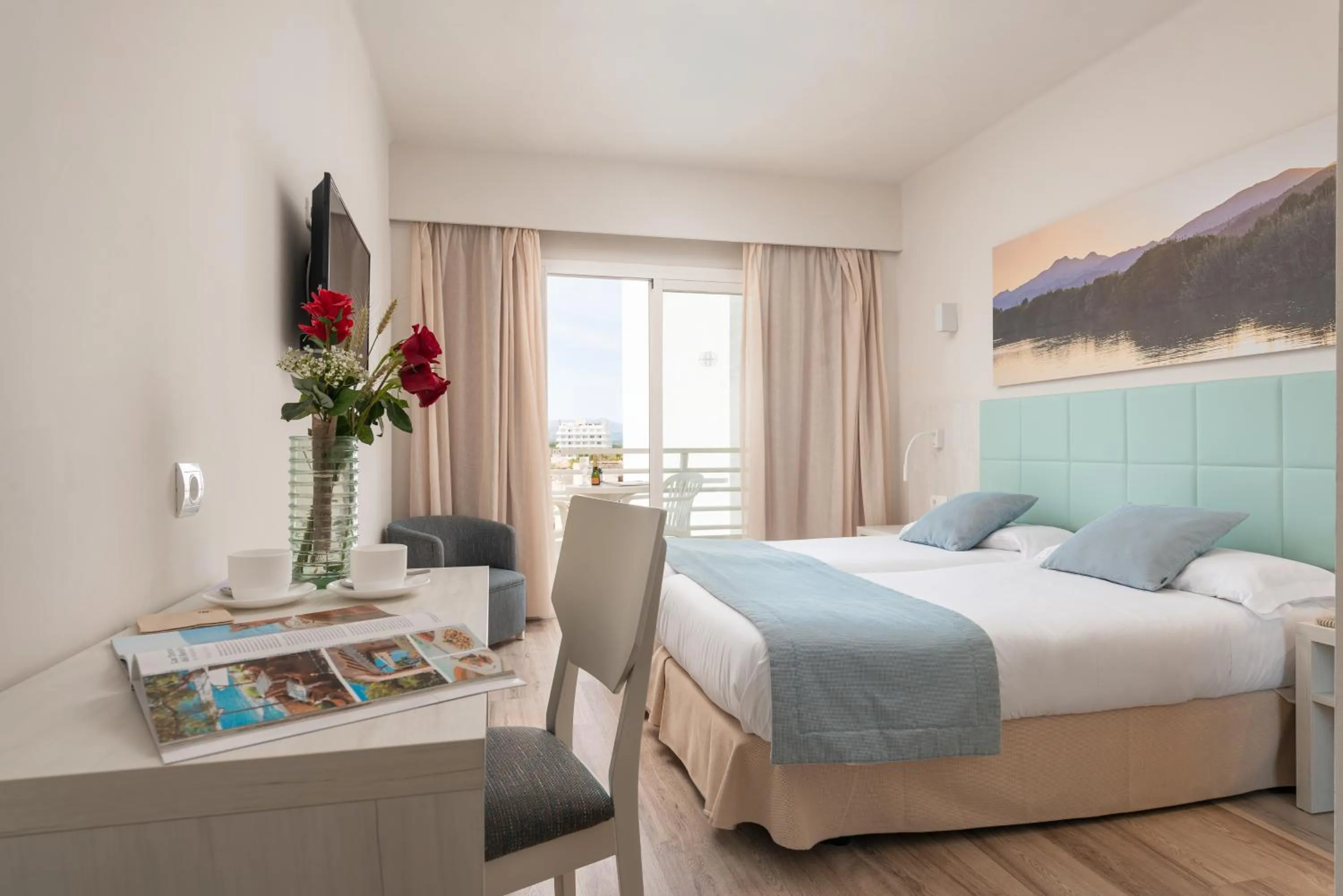 Photo of the whole room, Bed in O7 Nordeste Playa