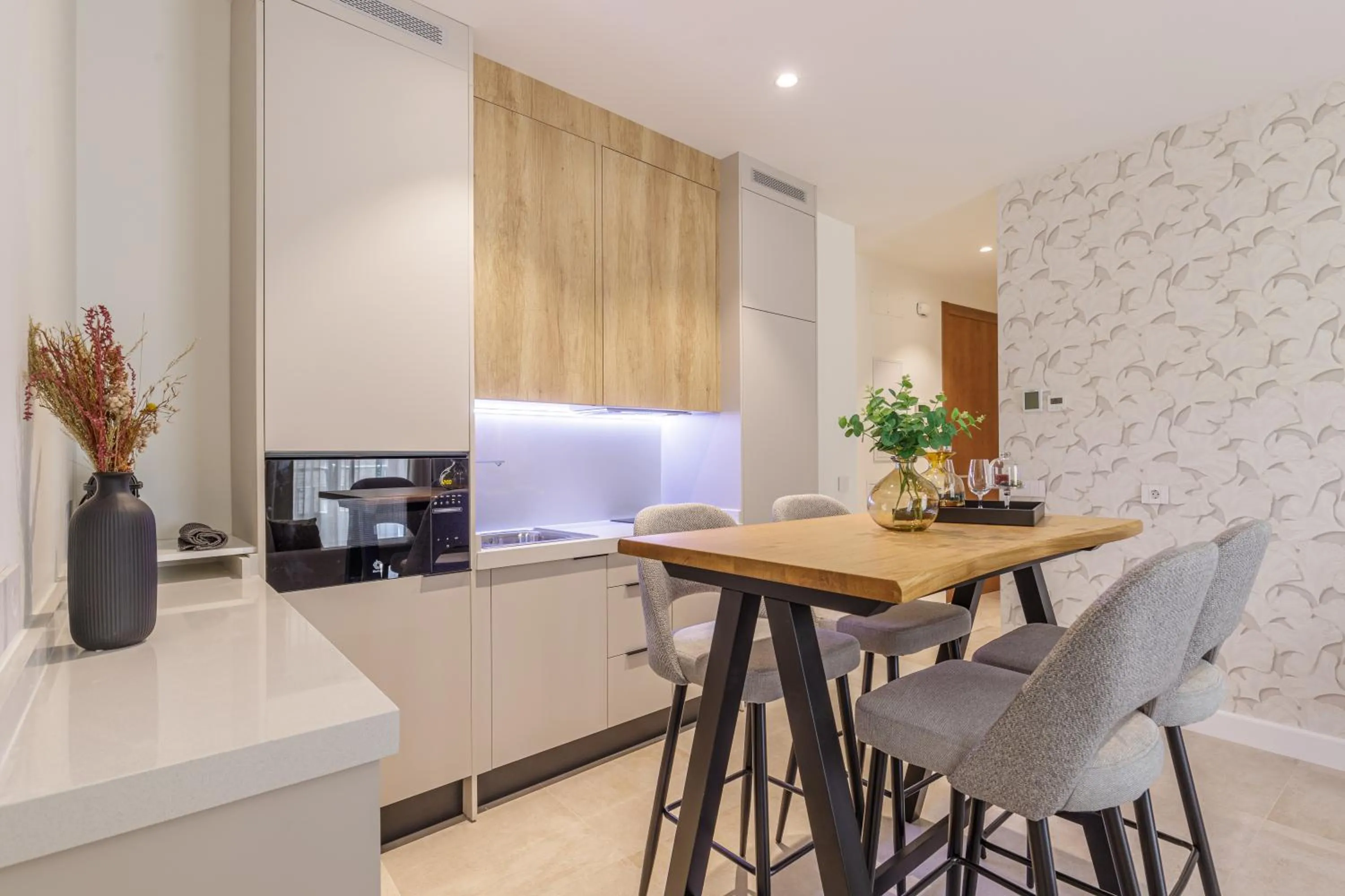 TV and multimedia in Plaza del Siglo Suites & Boutique Apartments by Caleta Homes