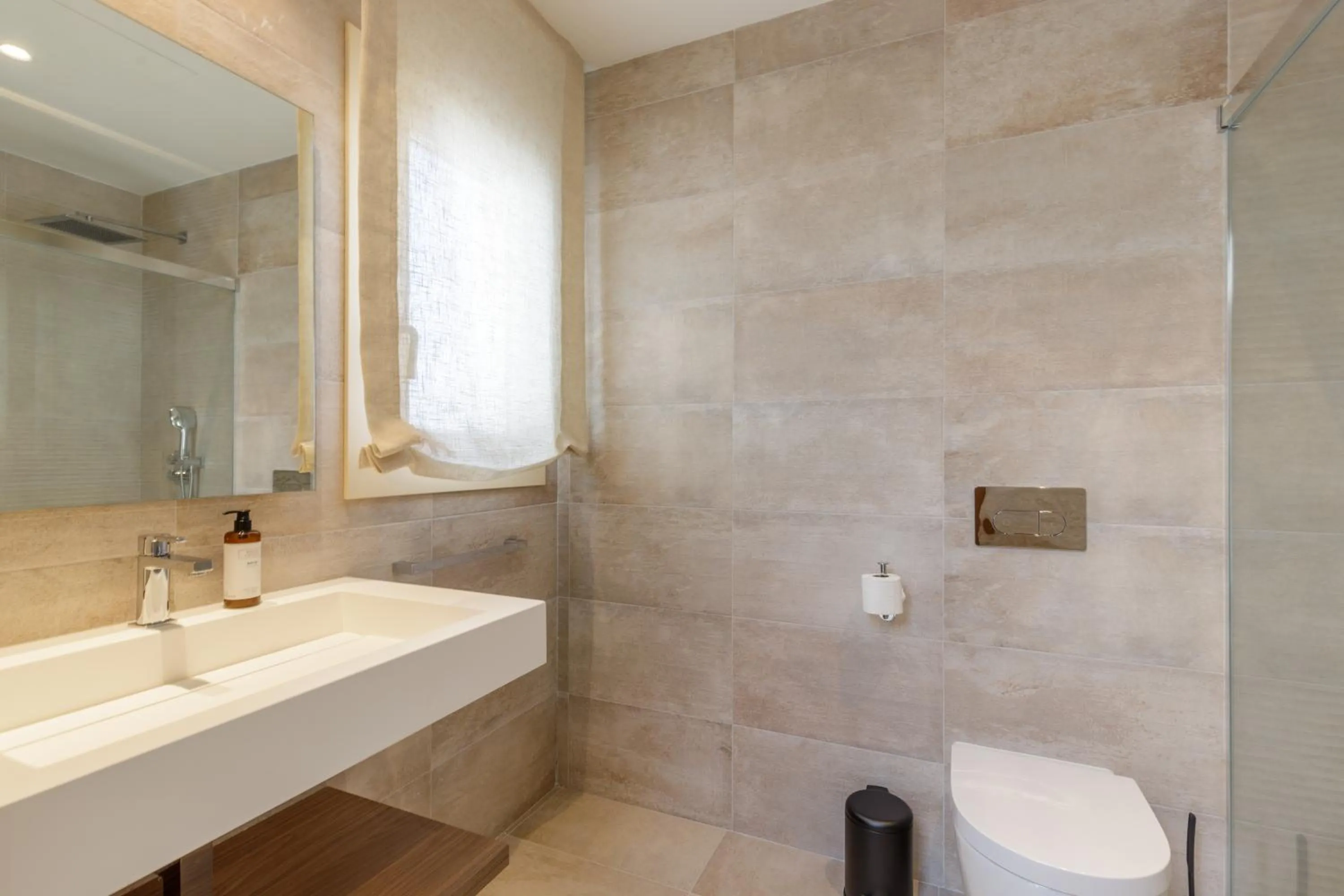 Shower in Plaza del Siglo Suites & Boutique Apartments by Caleta Homes