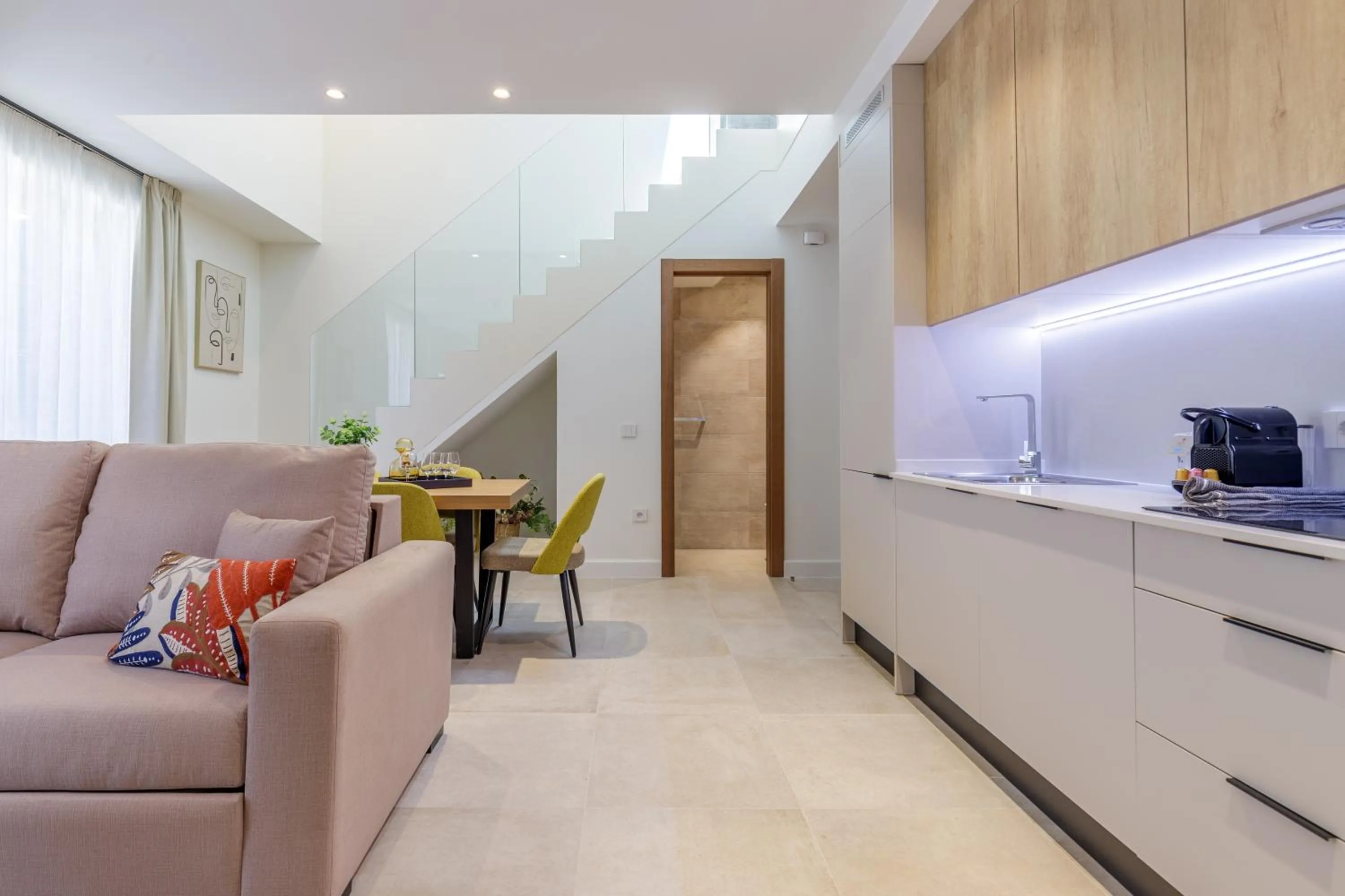 TV and multimedia in Plaza del Siglo Suites & Boutique Apartments by Caleta Homes