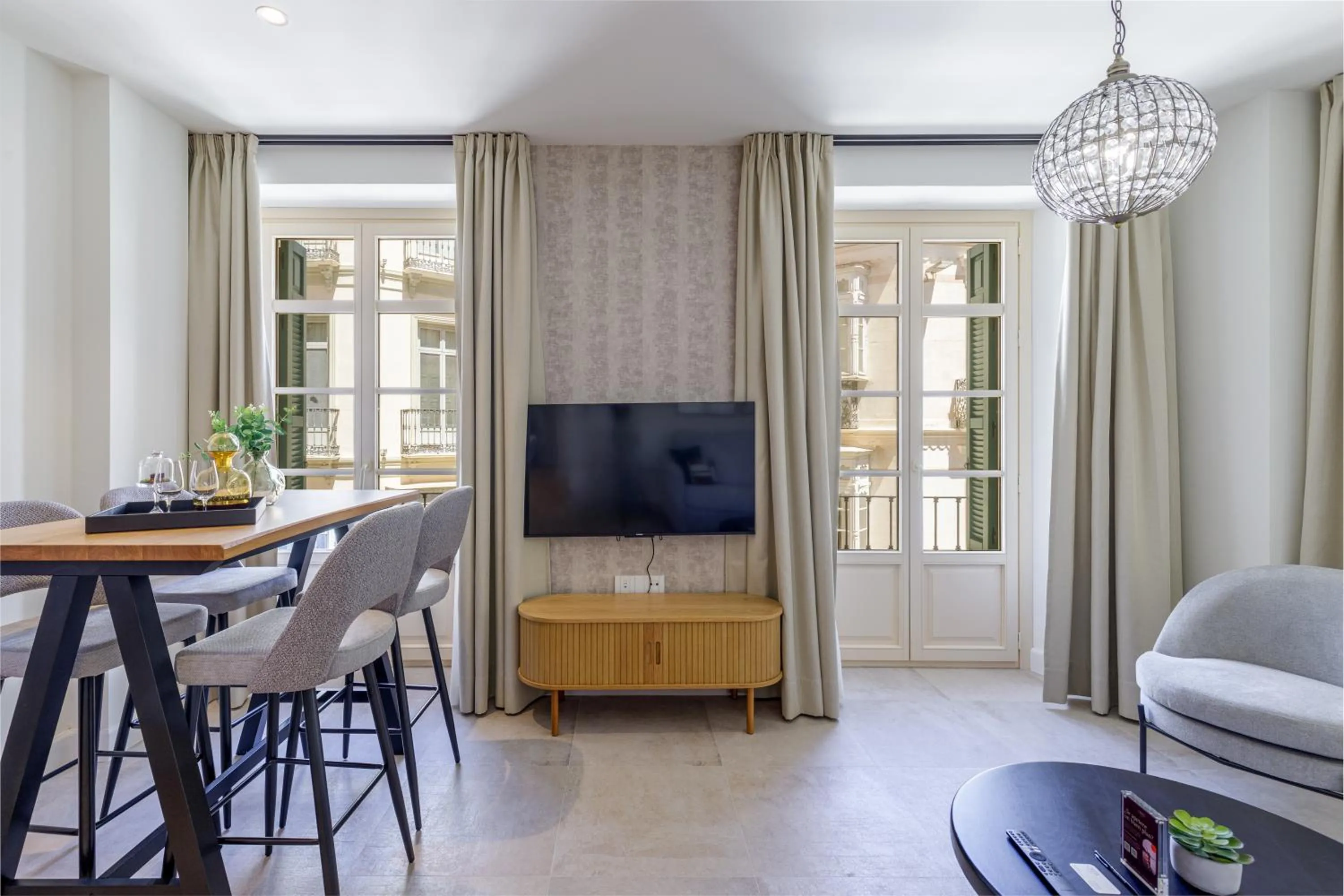 TV and multimedia in Plaza del Siglo Suites & Boutique Apartments by Caleta Homes