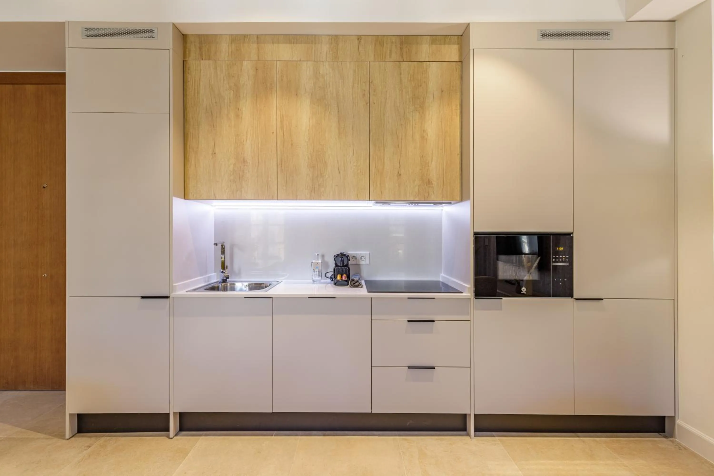Coffee/tea facilities in Plaza del Siglo Suites & Boutique Apartments by Caleta Homes