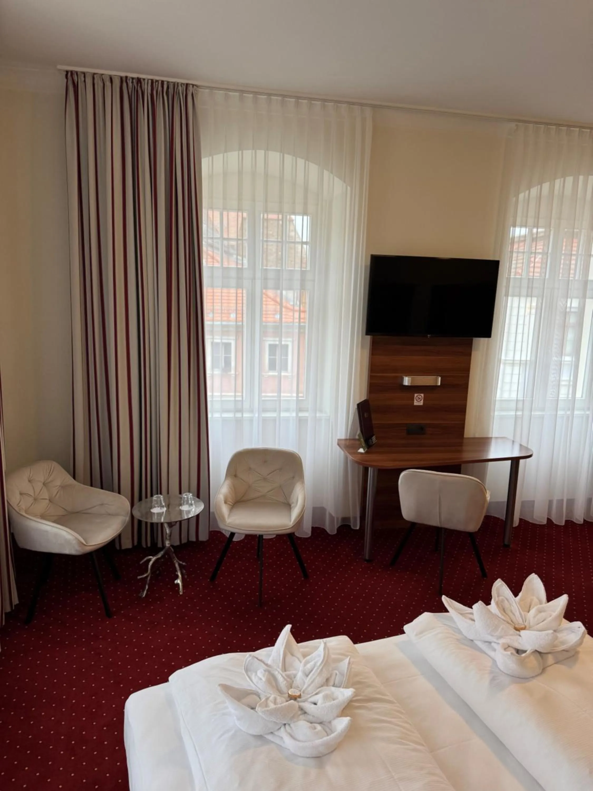Photo of the whole room, Bed in Hotel Schwibbogen Altstadt & Apartments