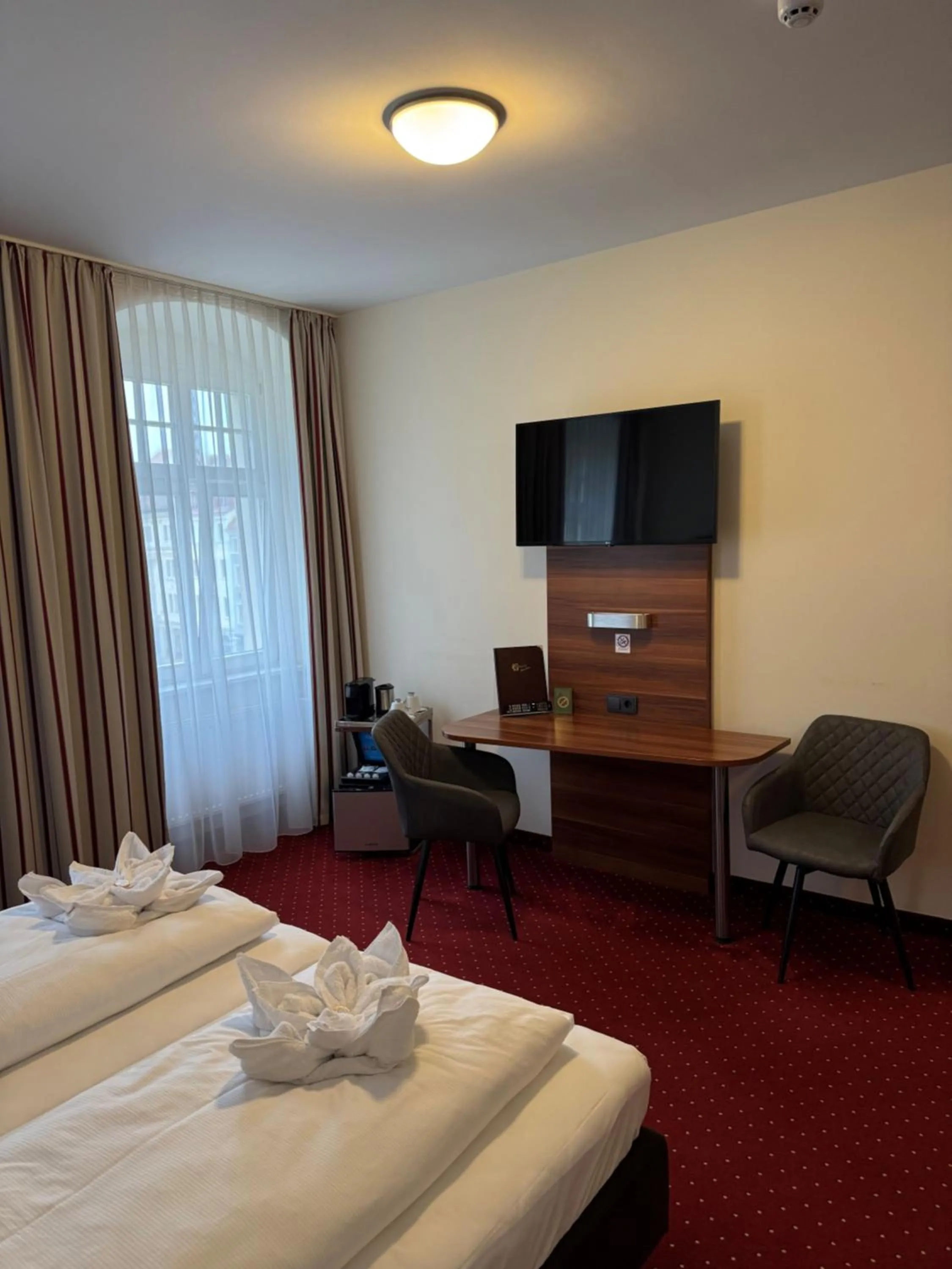 Photo of the whole room, Bed in Hotel Schwibbogen Altstadt & Apartments