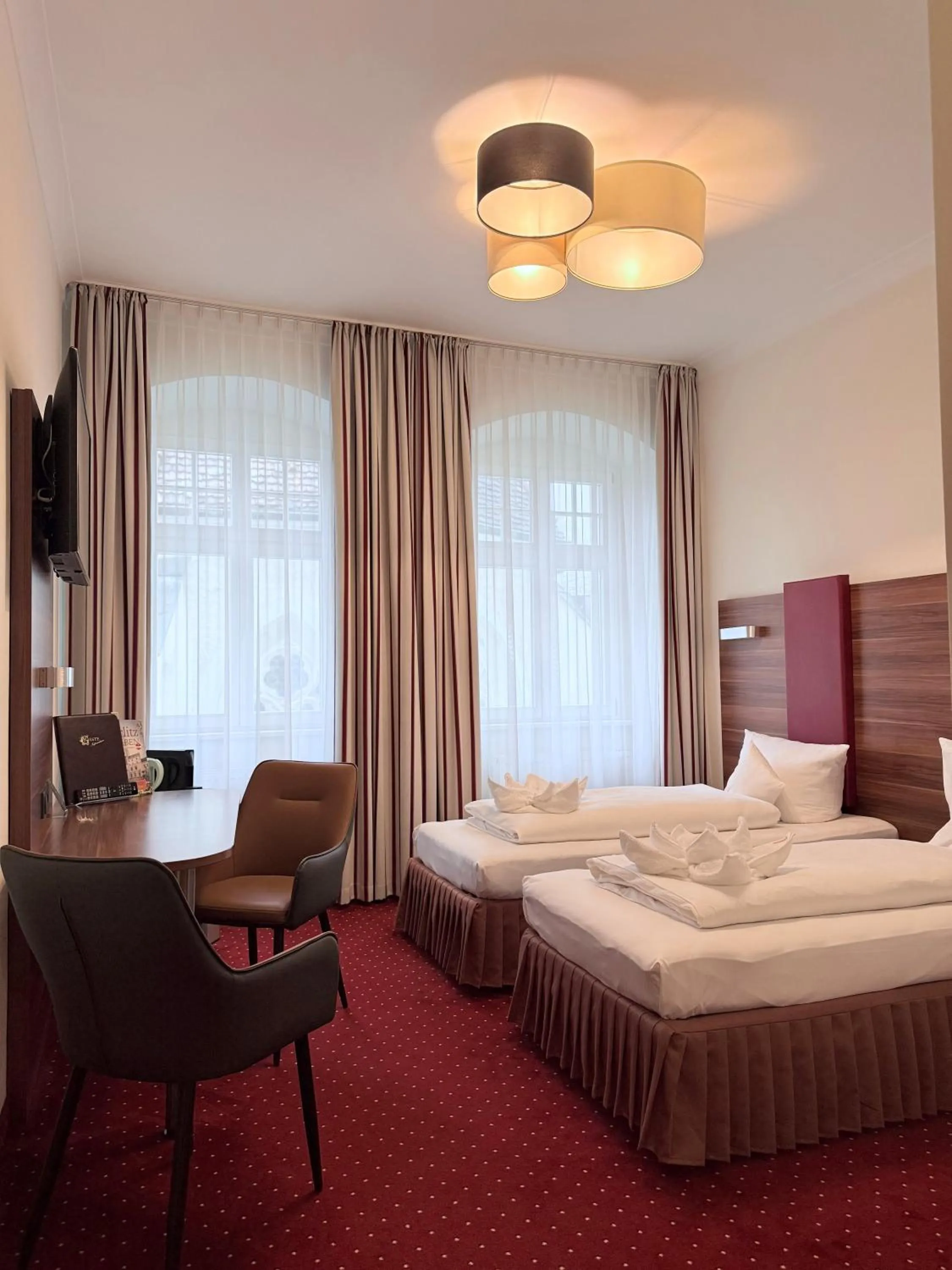 Photo of the whole room, Bed in Hotel Schwibbogen Altstadt & Apartments