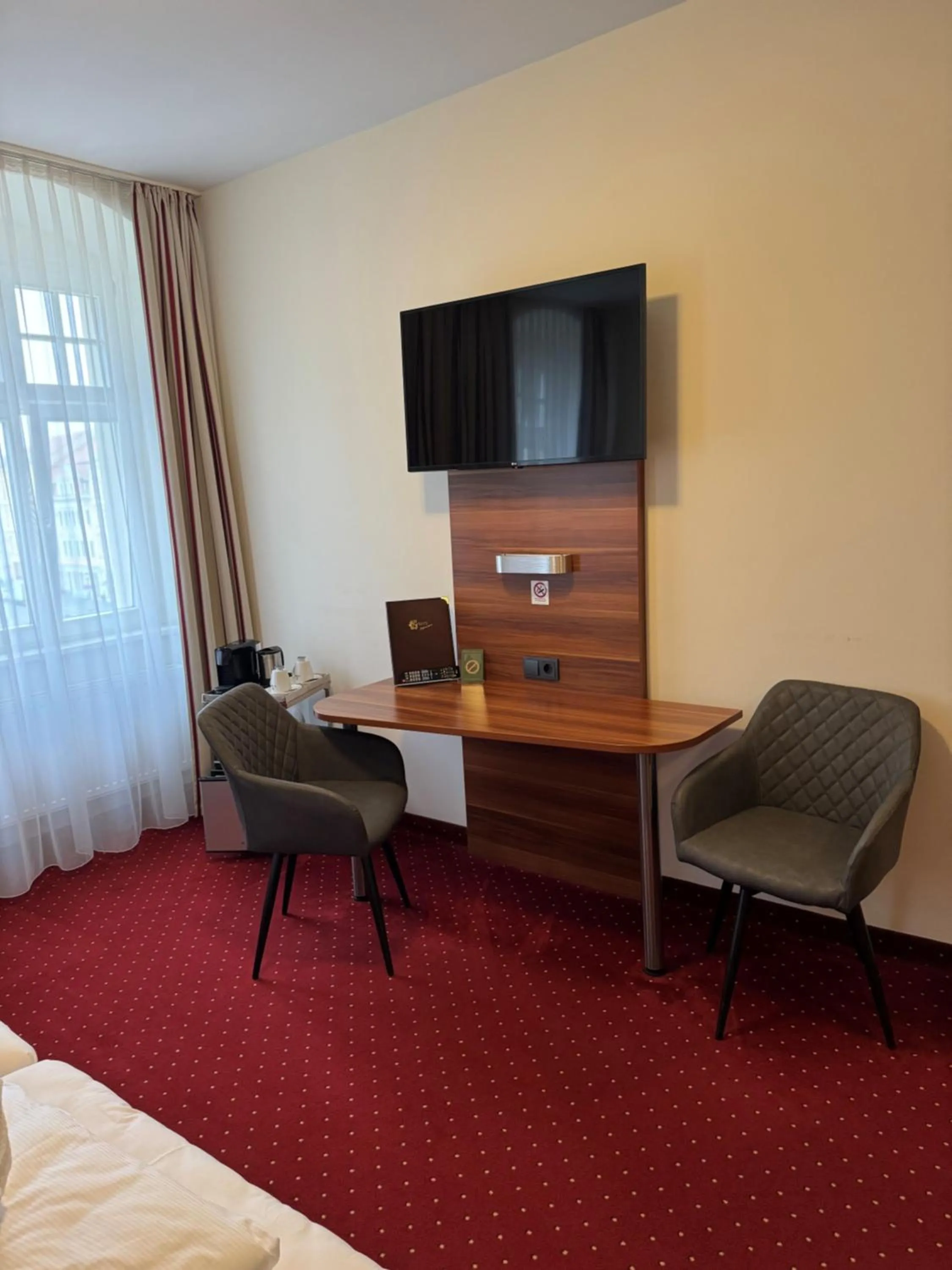 TV and multimedia, Bed in Hotel Schwibbogen Altstadt & Apartments