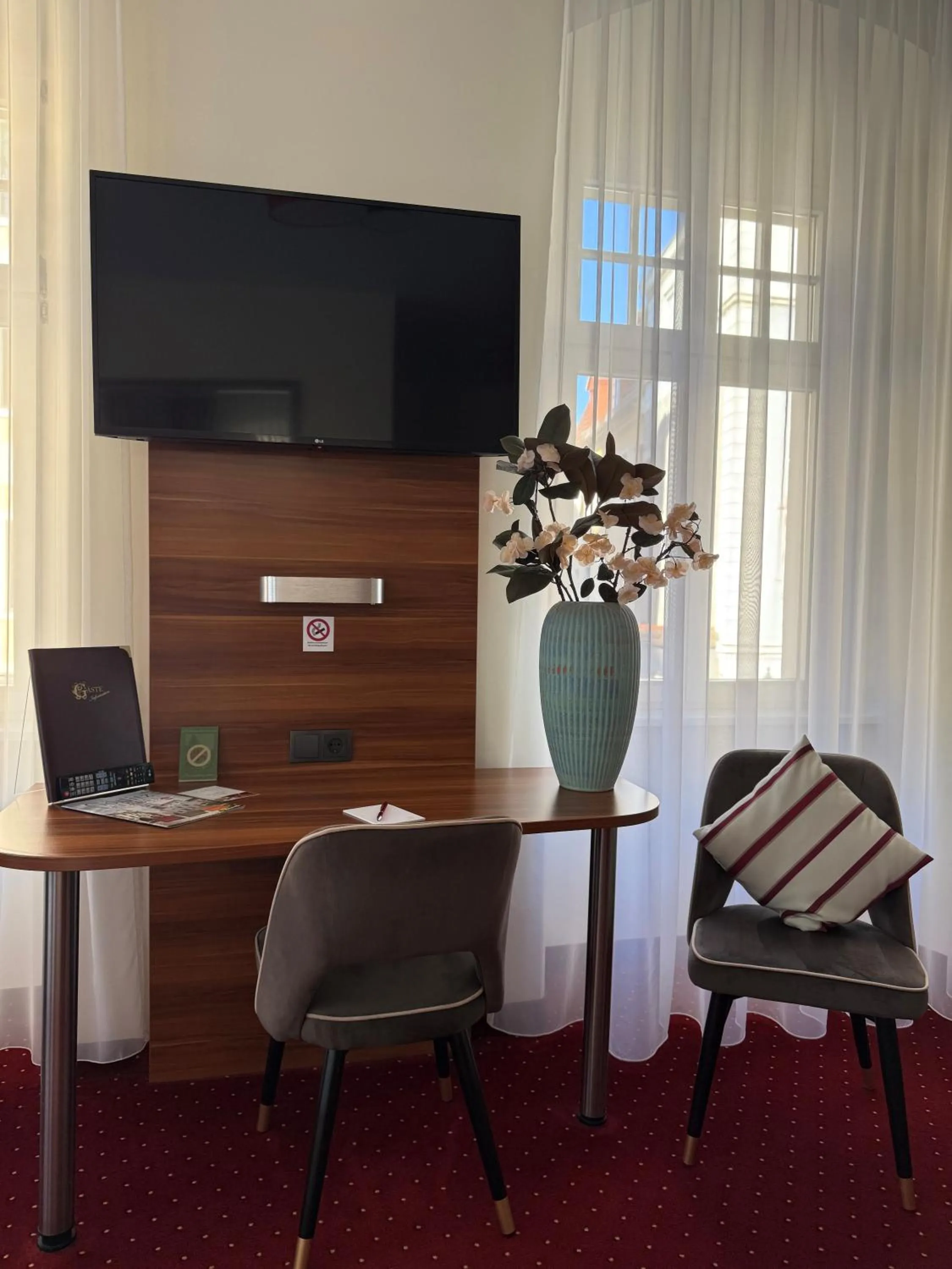 Photo of the whole room in Hotel Schwibbogen Altstadt & Apartments