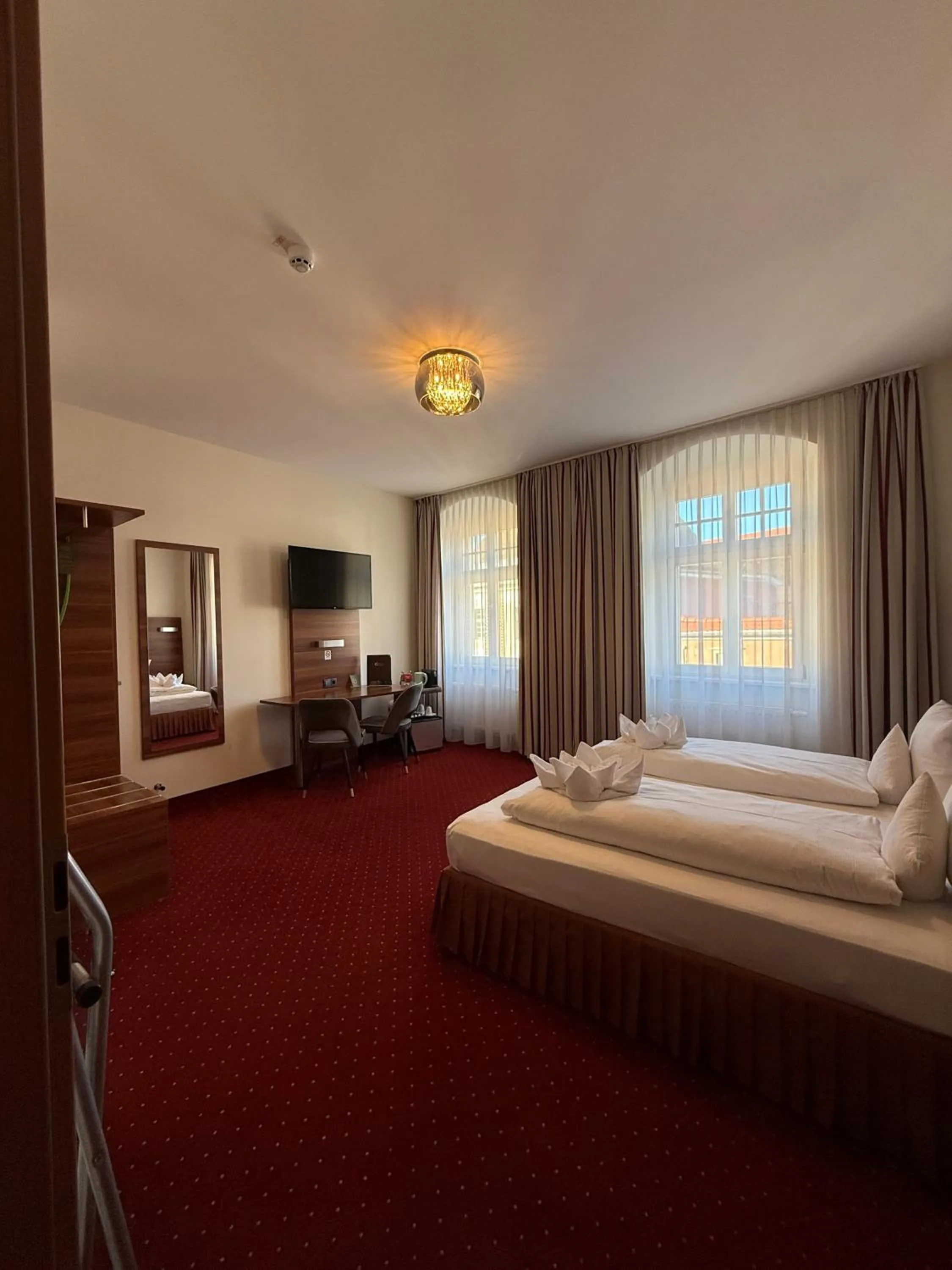 Photo of the whole room, Bed in Hotel Schwibbogen Altstadt & Apartments