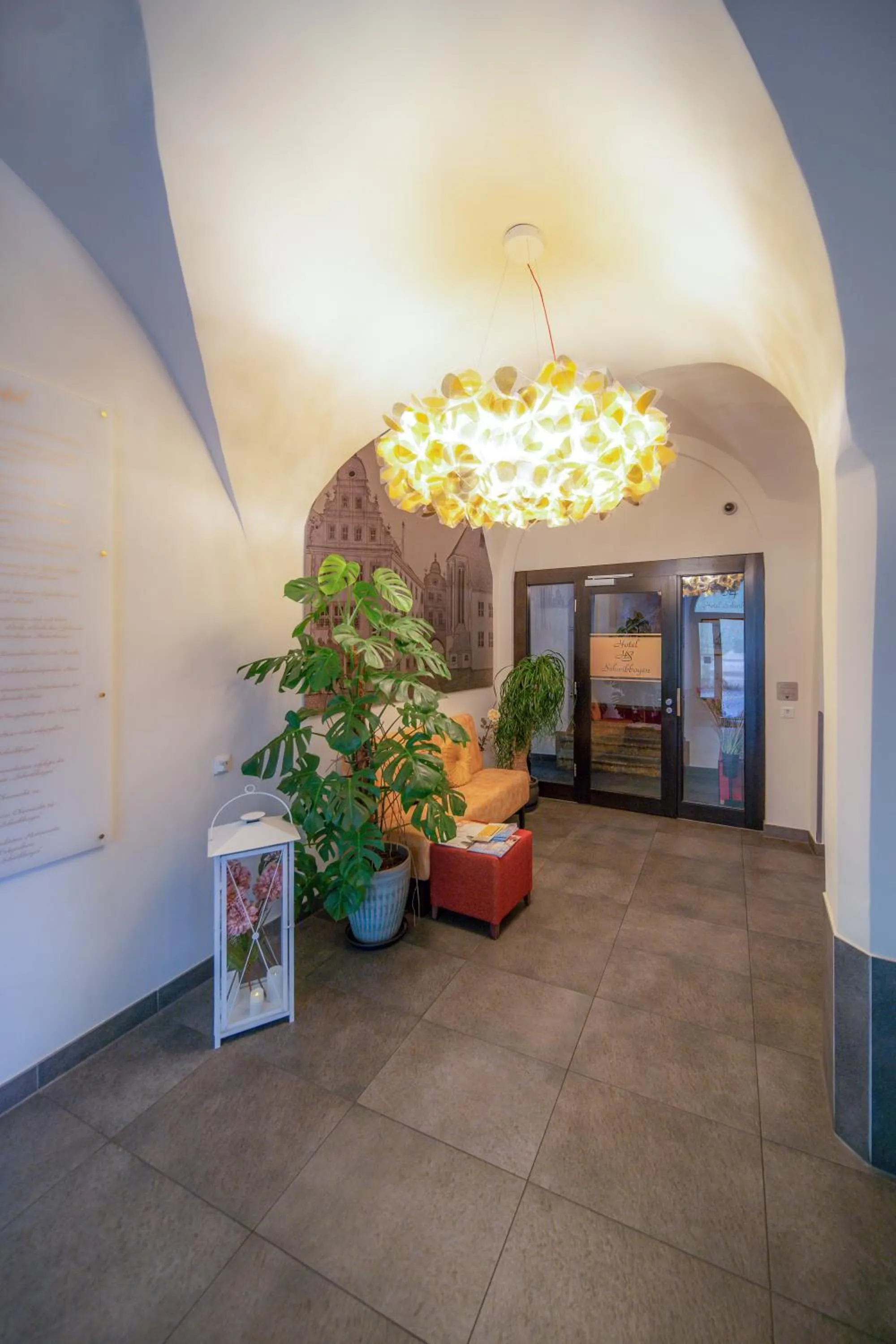 Lobby or reception in Hotel Schwibbogen Altstadt & Apartments