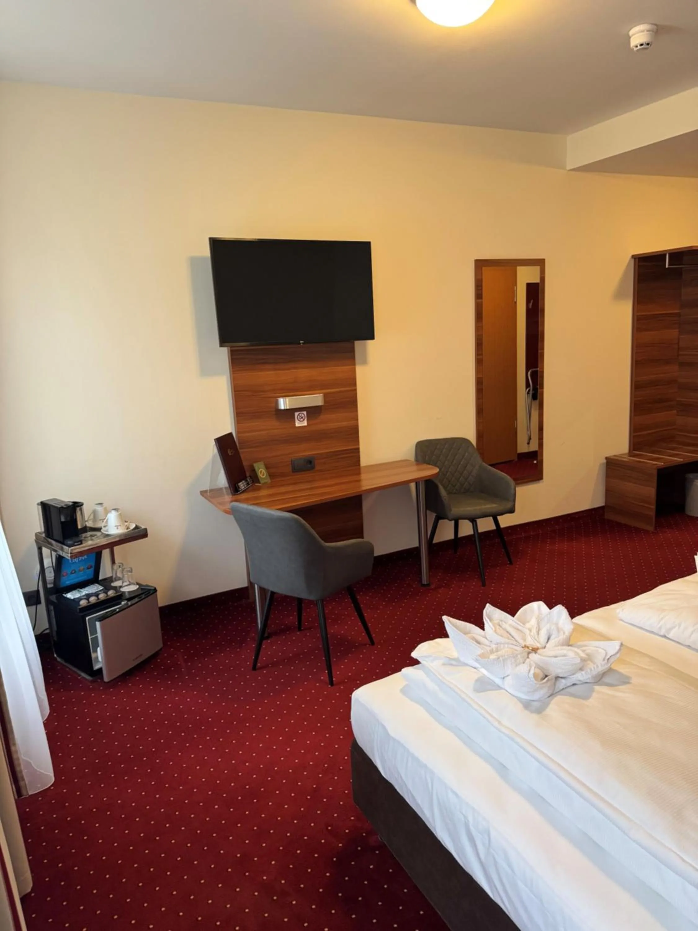 Seating area, Bed in Hotel Schwibbogen Altstadt & Apartments