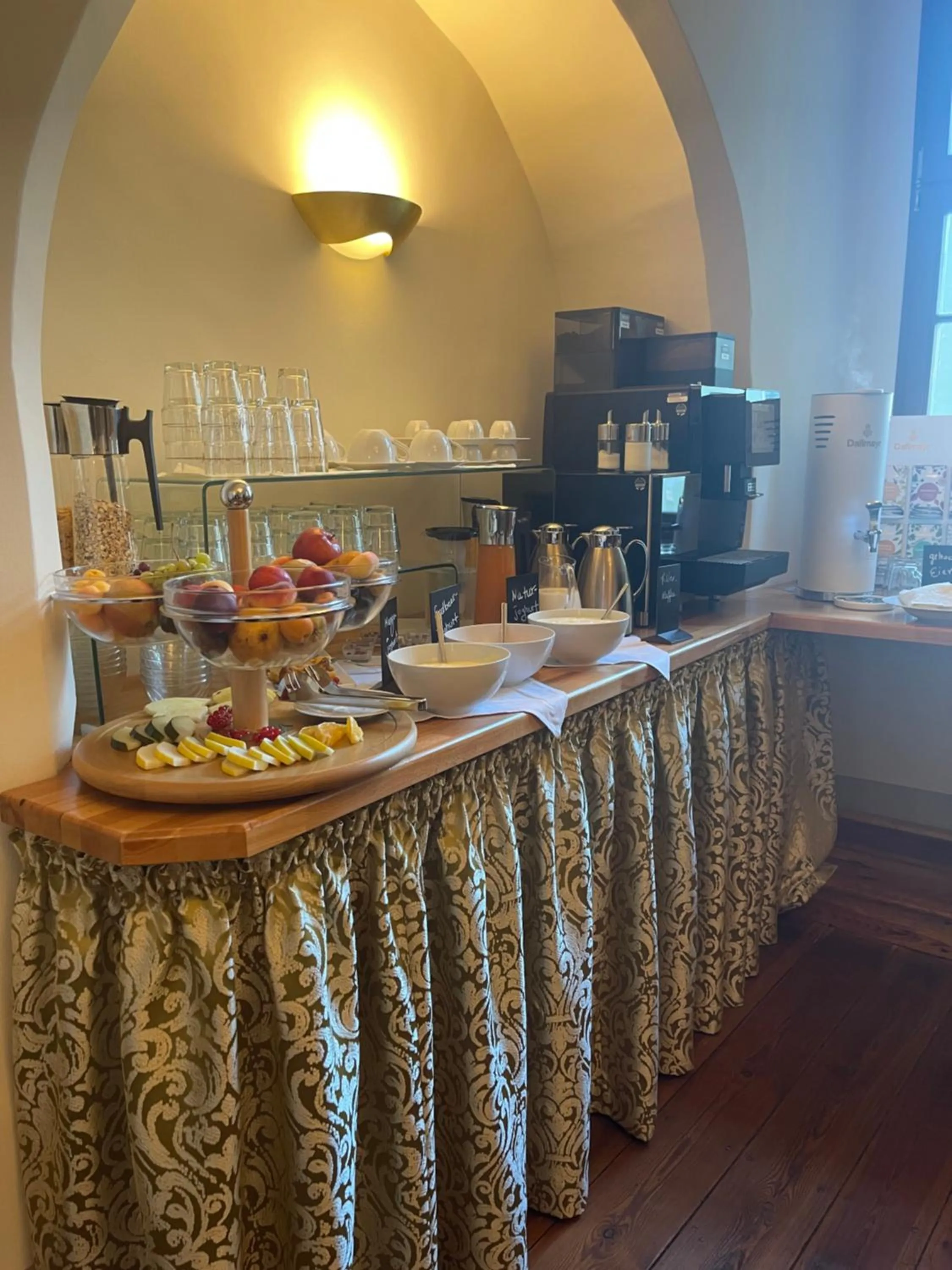 Breakfast in Hotel Schwibbogen Altstadt & Apartments