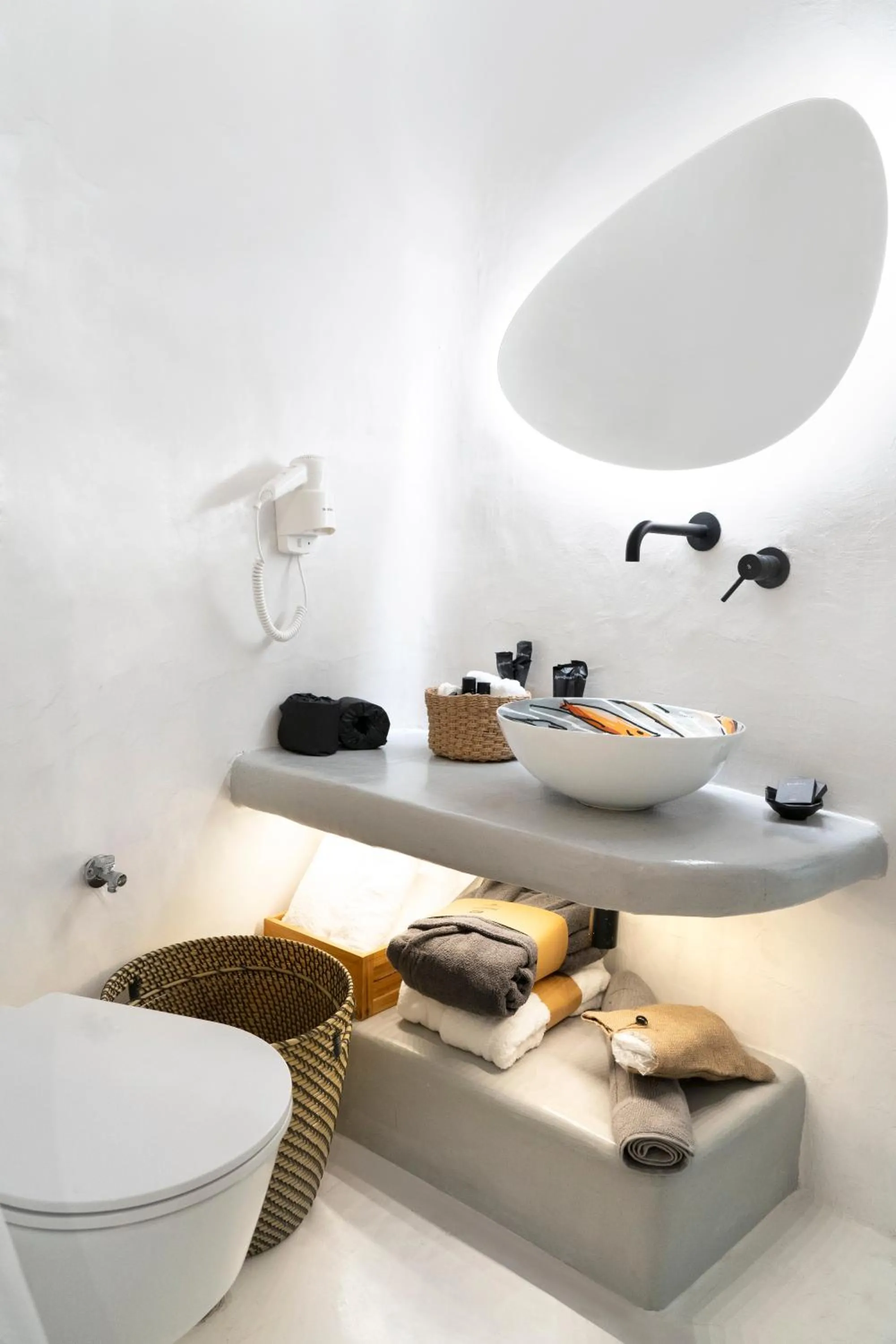 Bathroom in Art and Sky