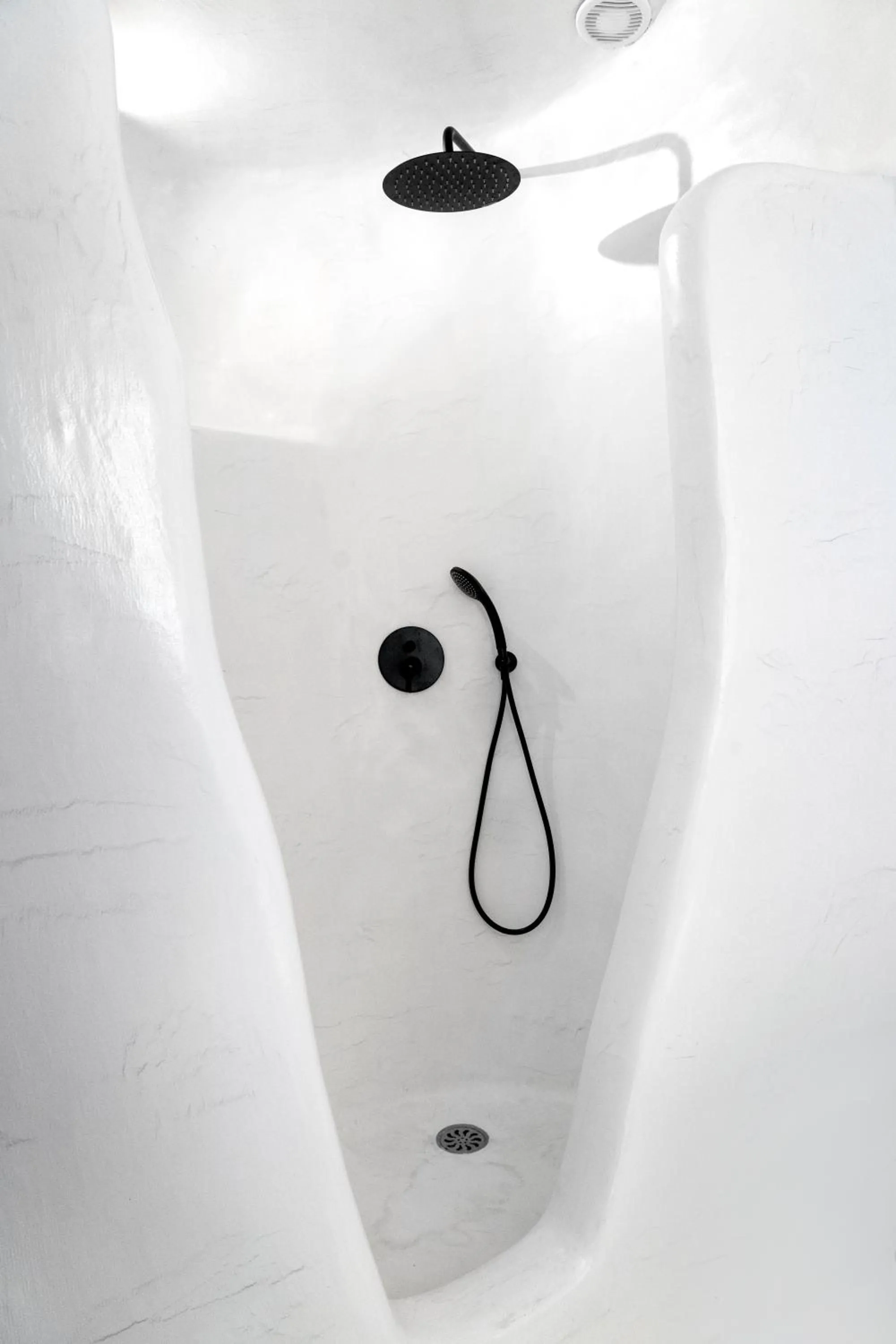 Bathroom in Art and Sky