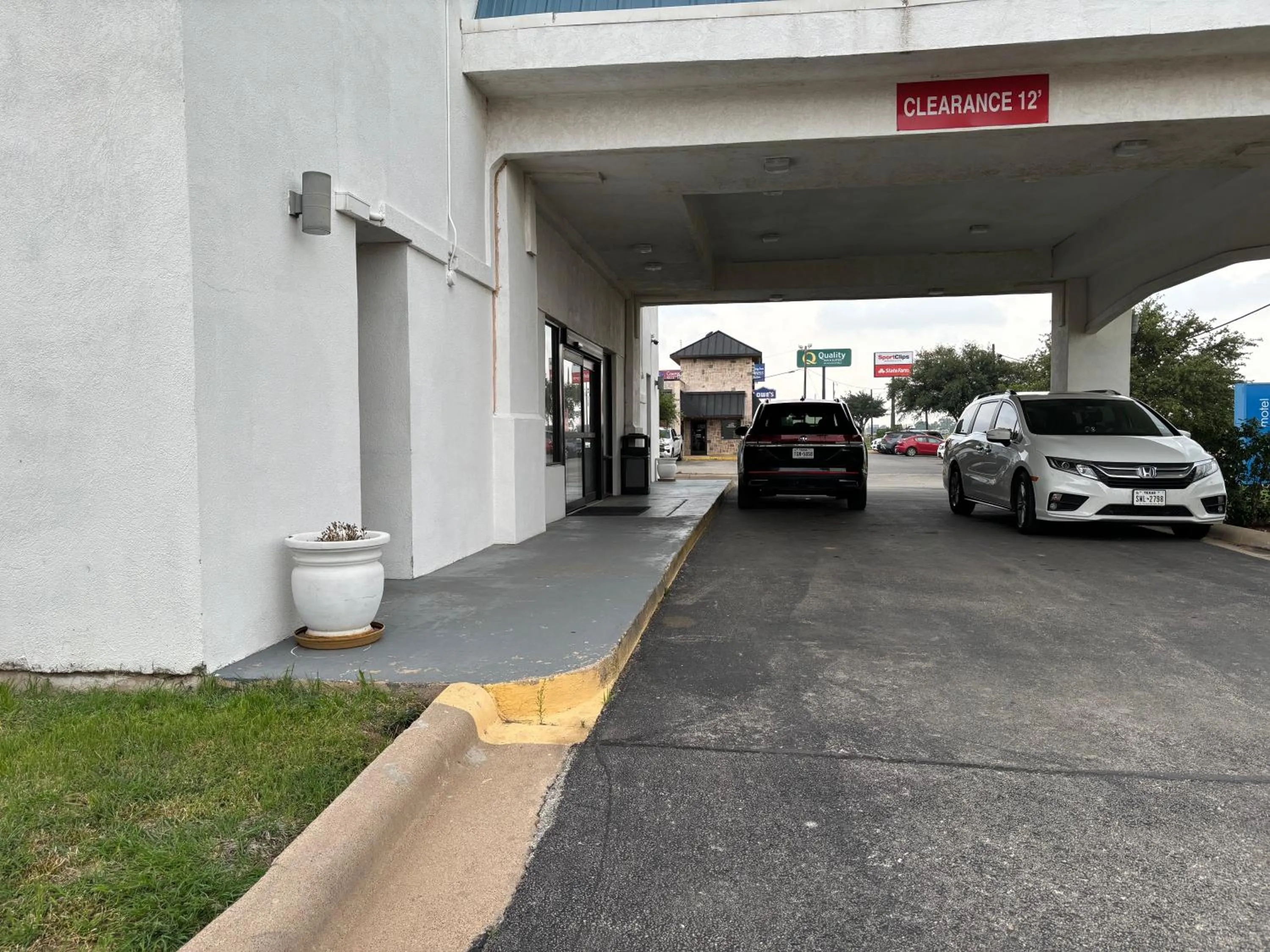 Parking in Studio 6 Abilene, TX East