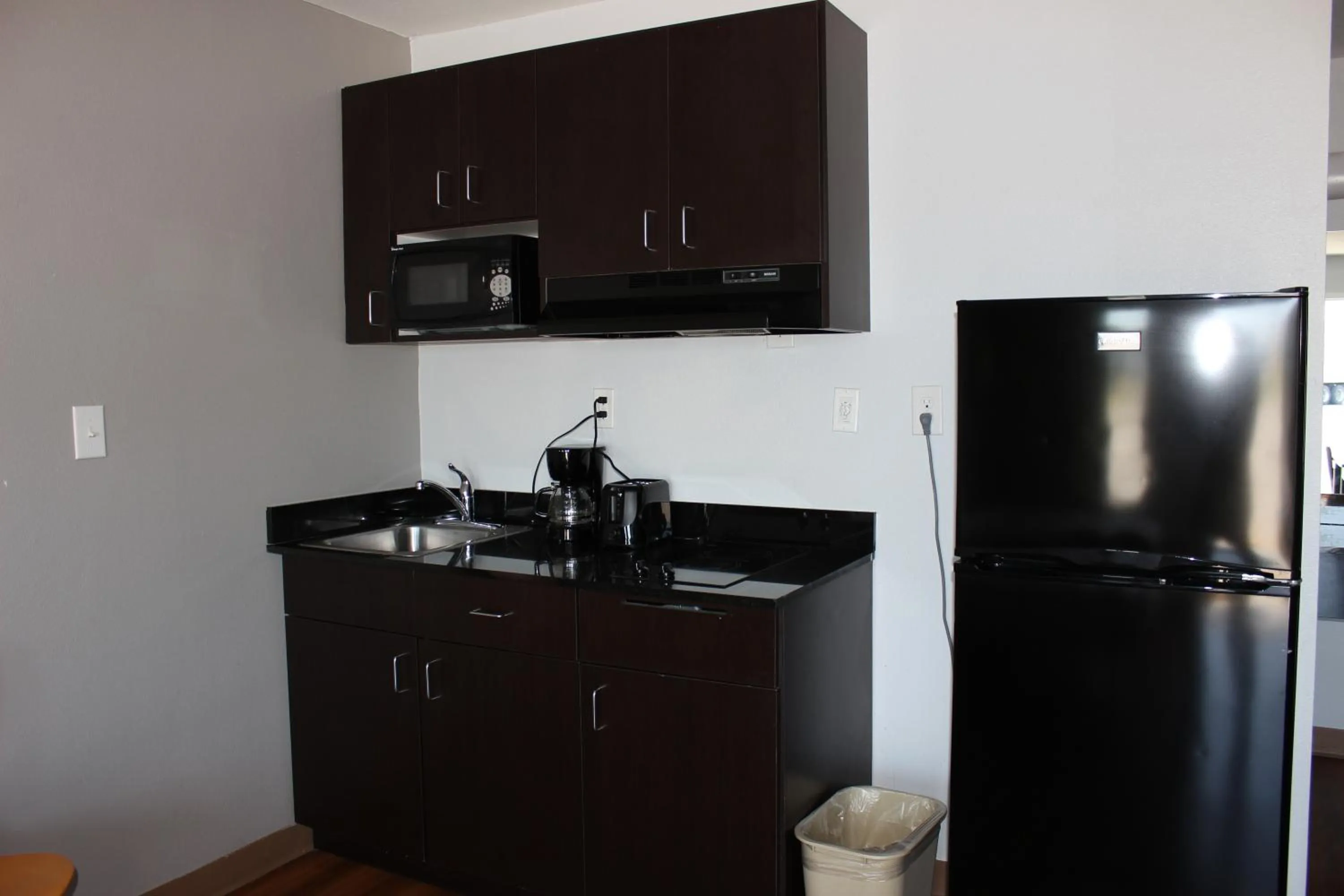Kitchen or kitchenette in Studio 6 Abilene, TX East