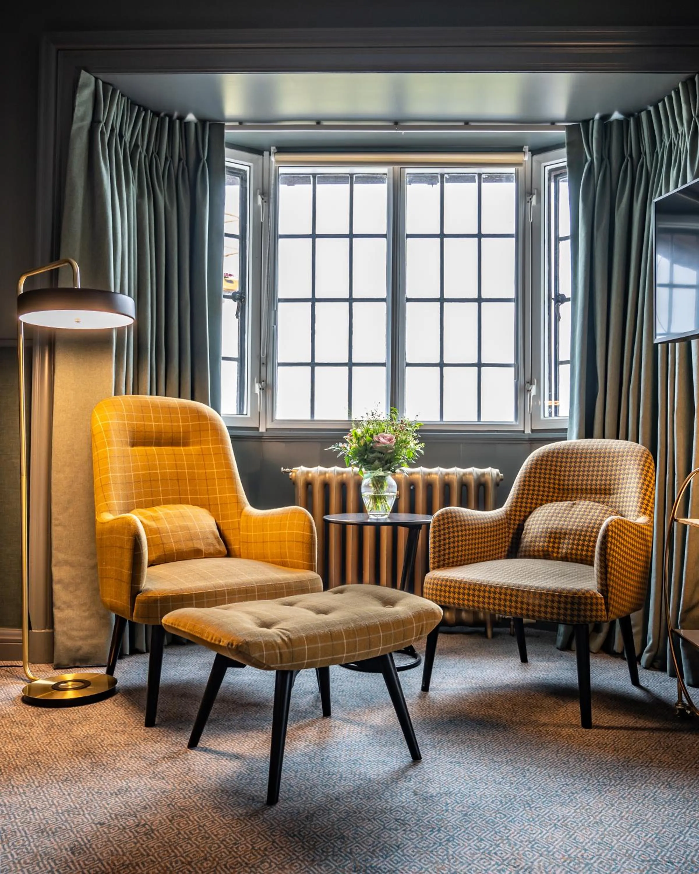 Living room in Royal Marine Hotel, by Highland Coast Hotels