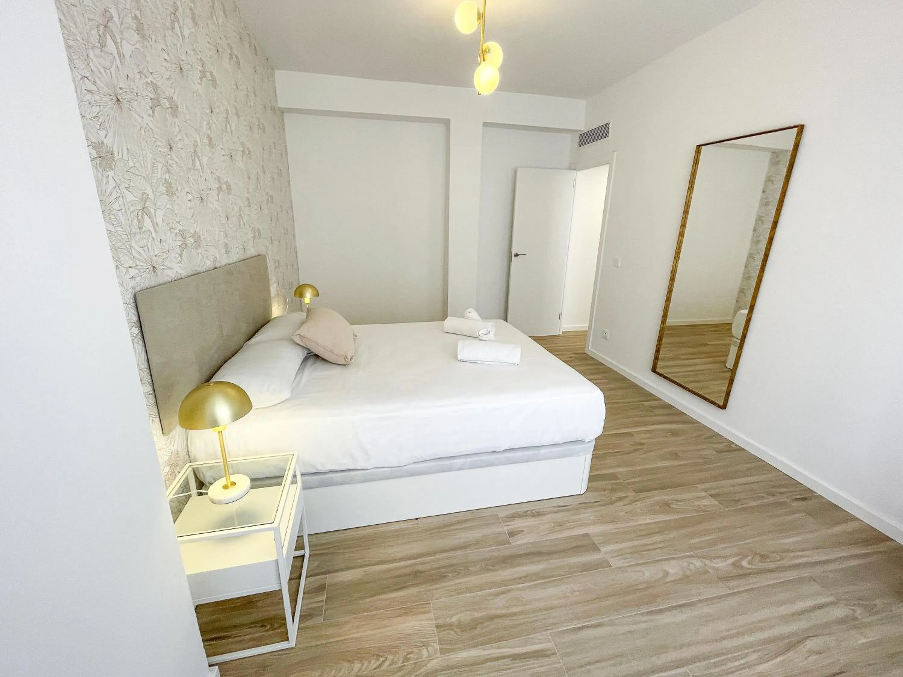 Photo of the whole room, Bed in Apartamentos Zaragoza Gran Vía 3000