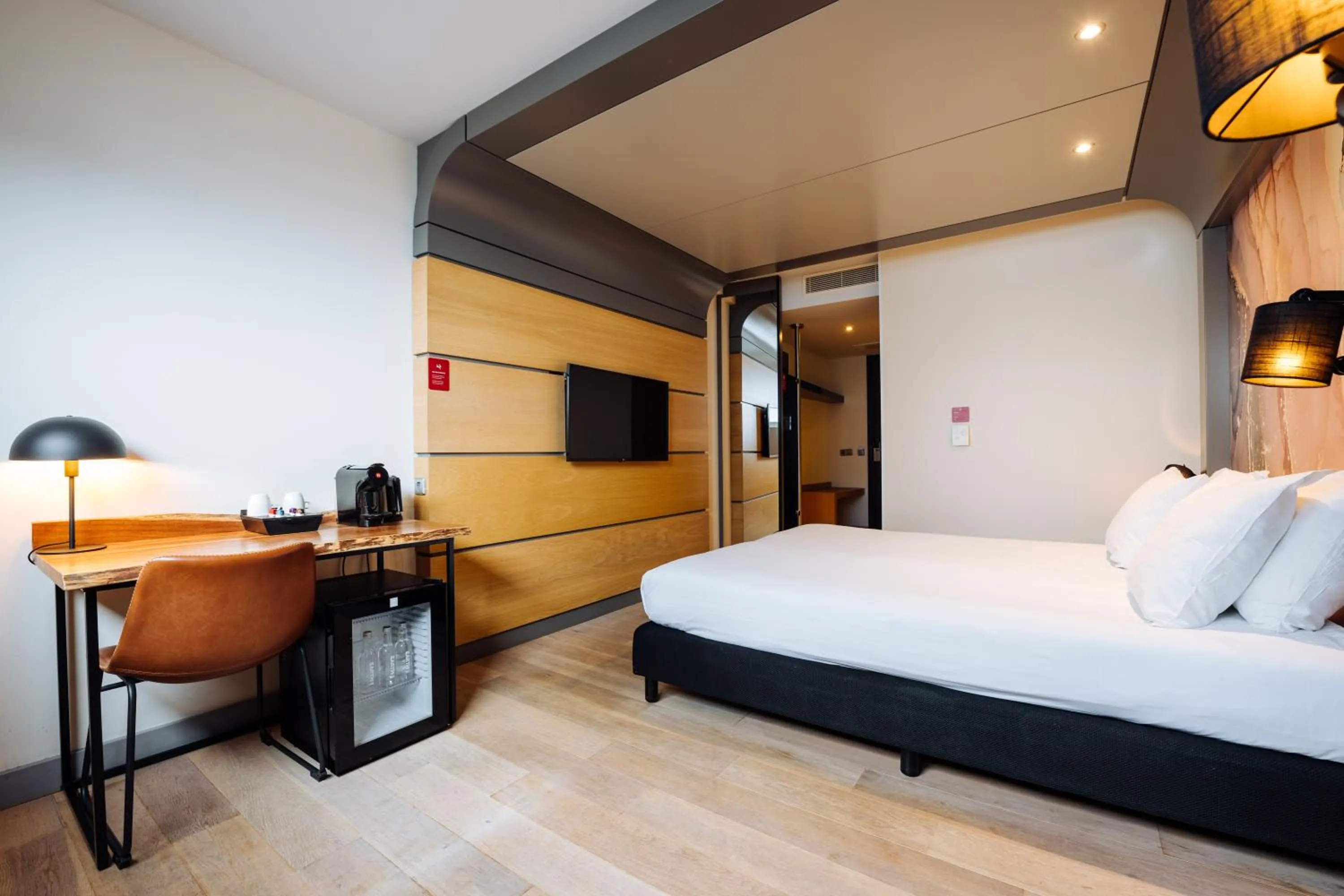 Bed in Leonardo Hotel Almere City Center