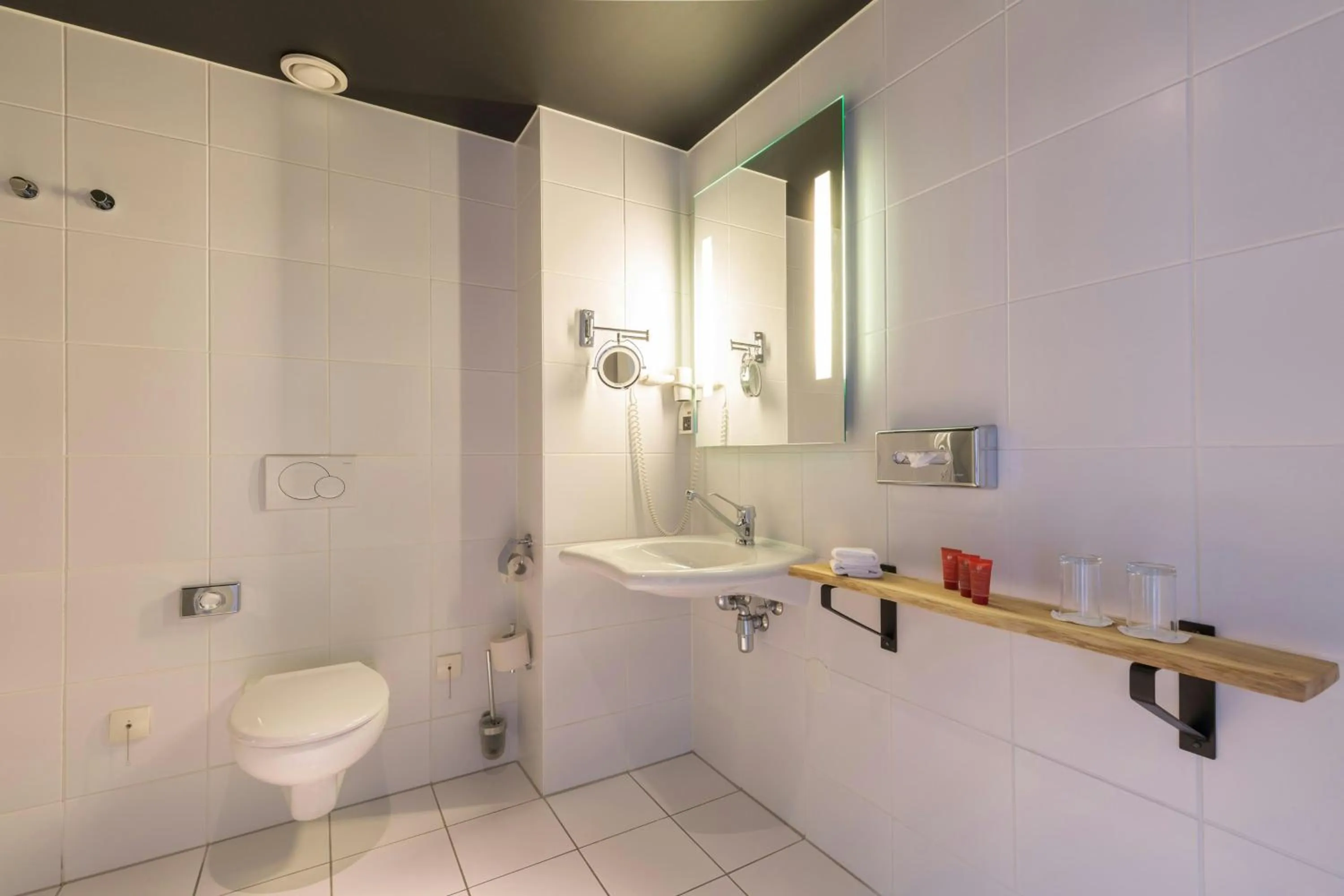 Bathroom in Leonardo Hotel Almere City Center