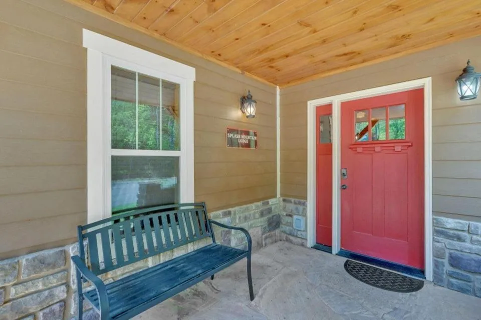 Splash Mountain Lodge by Eden Crest