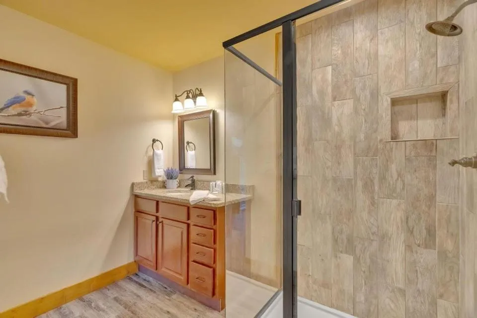 Splash Mountain Lodge by Eden Crest