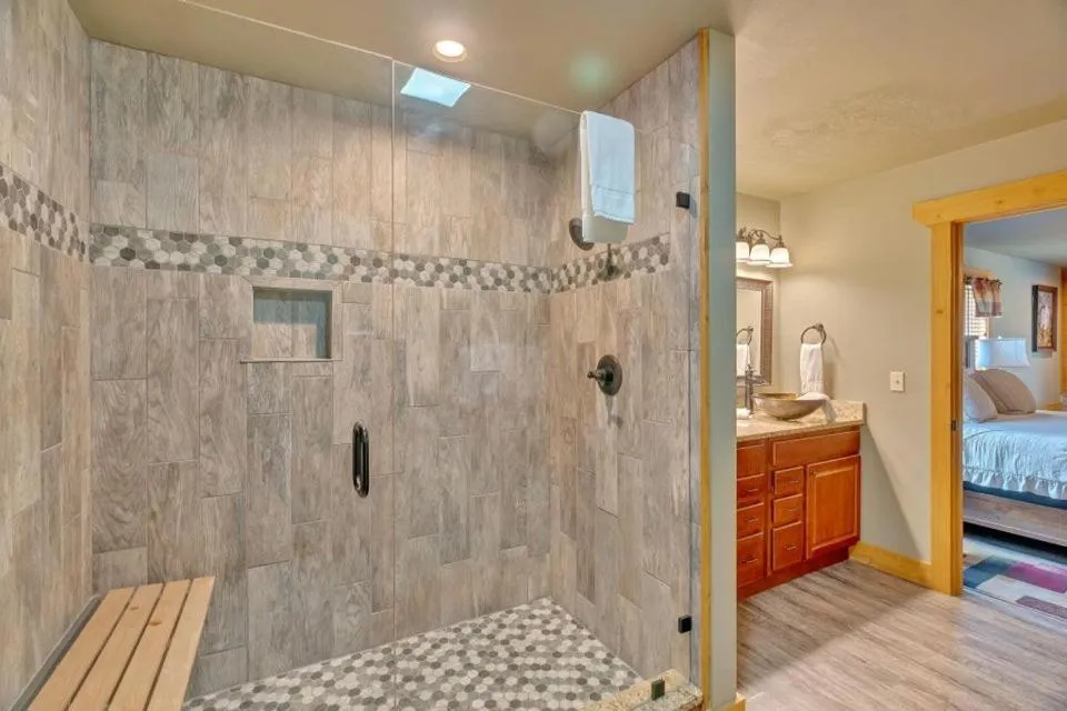 Bed in Splash Mountain Lodge by Eden Crest