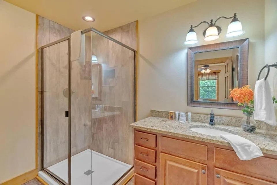 Splash Mountain Lodge by Eden Crest