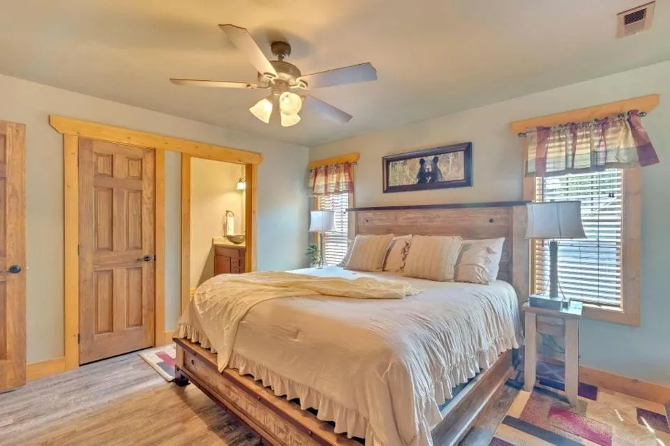 Bed in Splash Mountain Lodge by Eden Crest