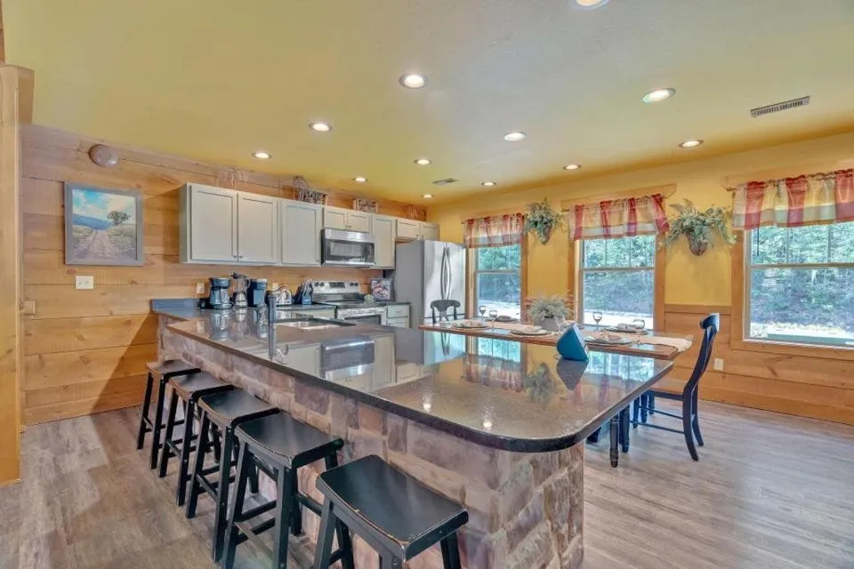 Splash Mountain Lodge by Eden Crest