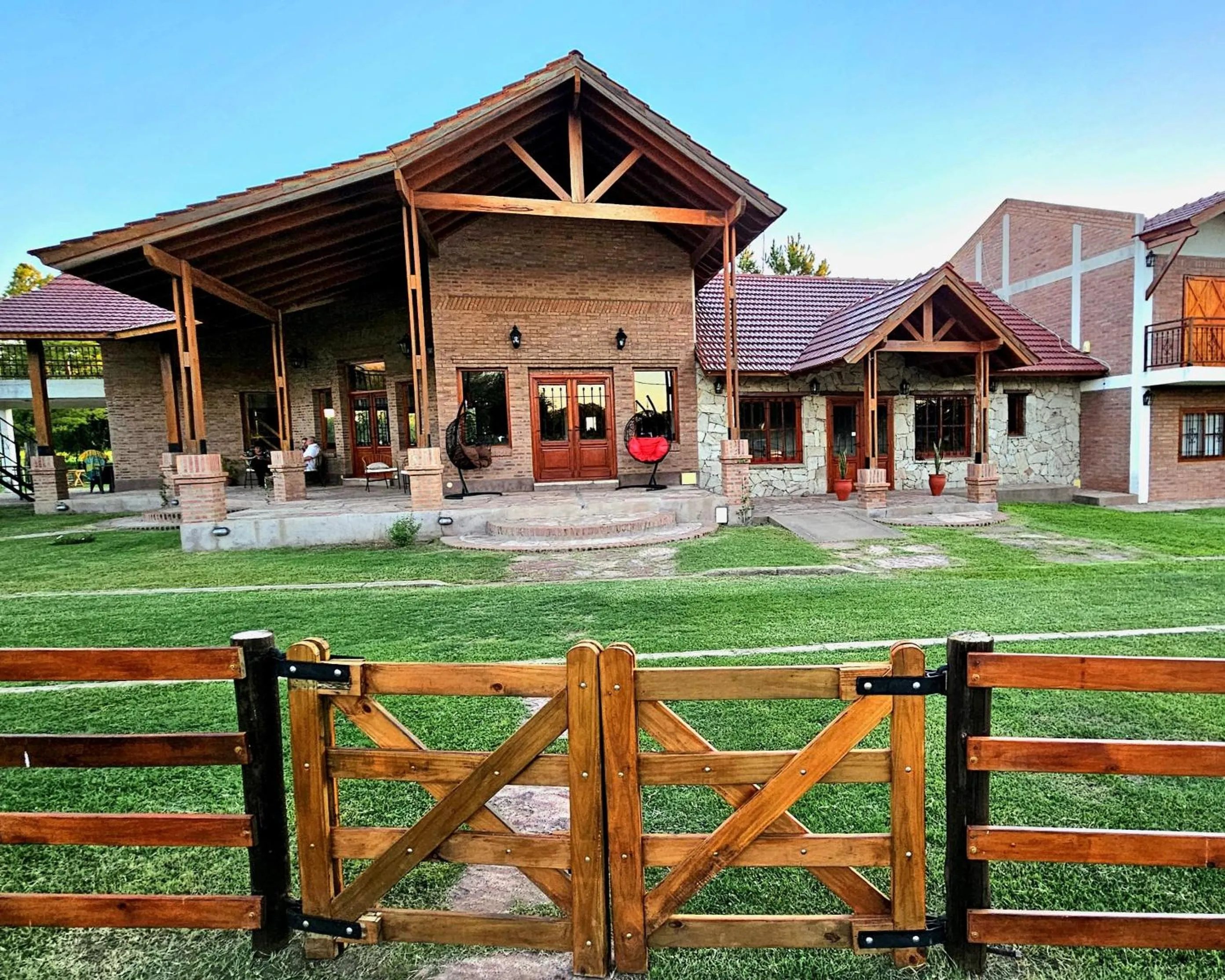 Property building in Ayres del Golf Posada-Restó