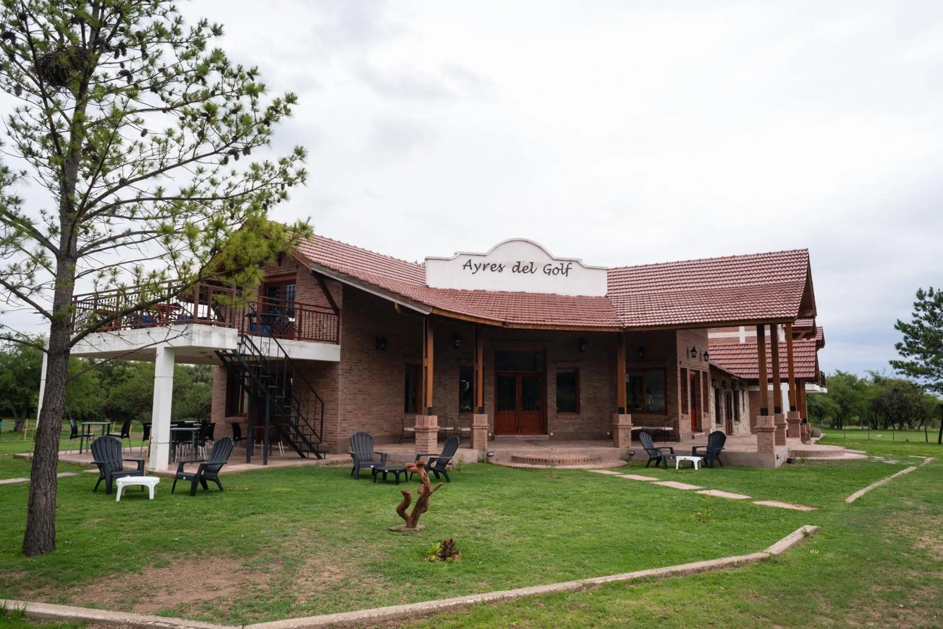 Property building in Ayres del Golf Posada-Restó