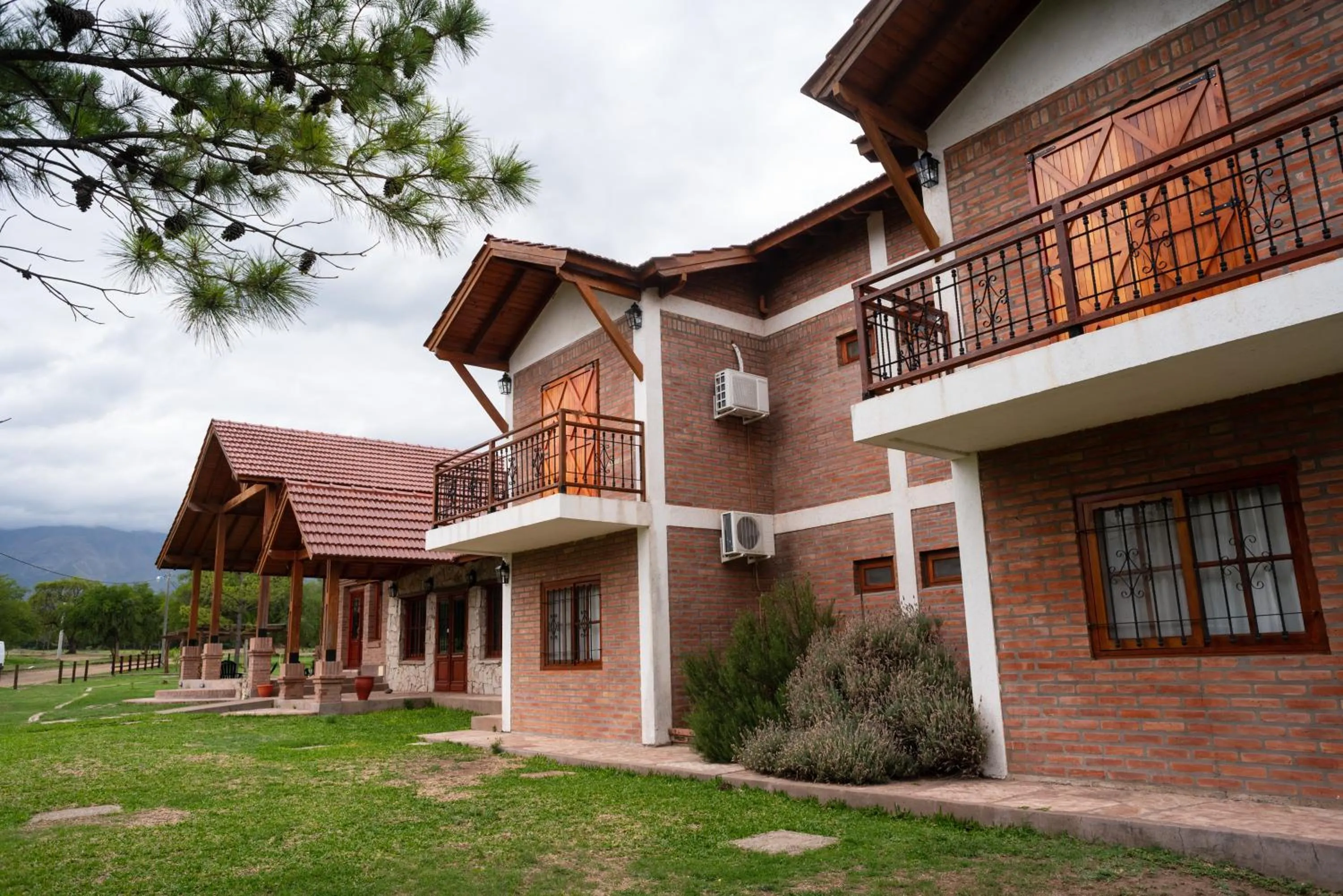 Property building in Ayres del Golf Posada-Restó