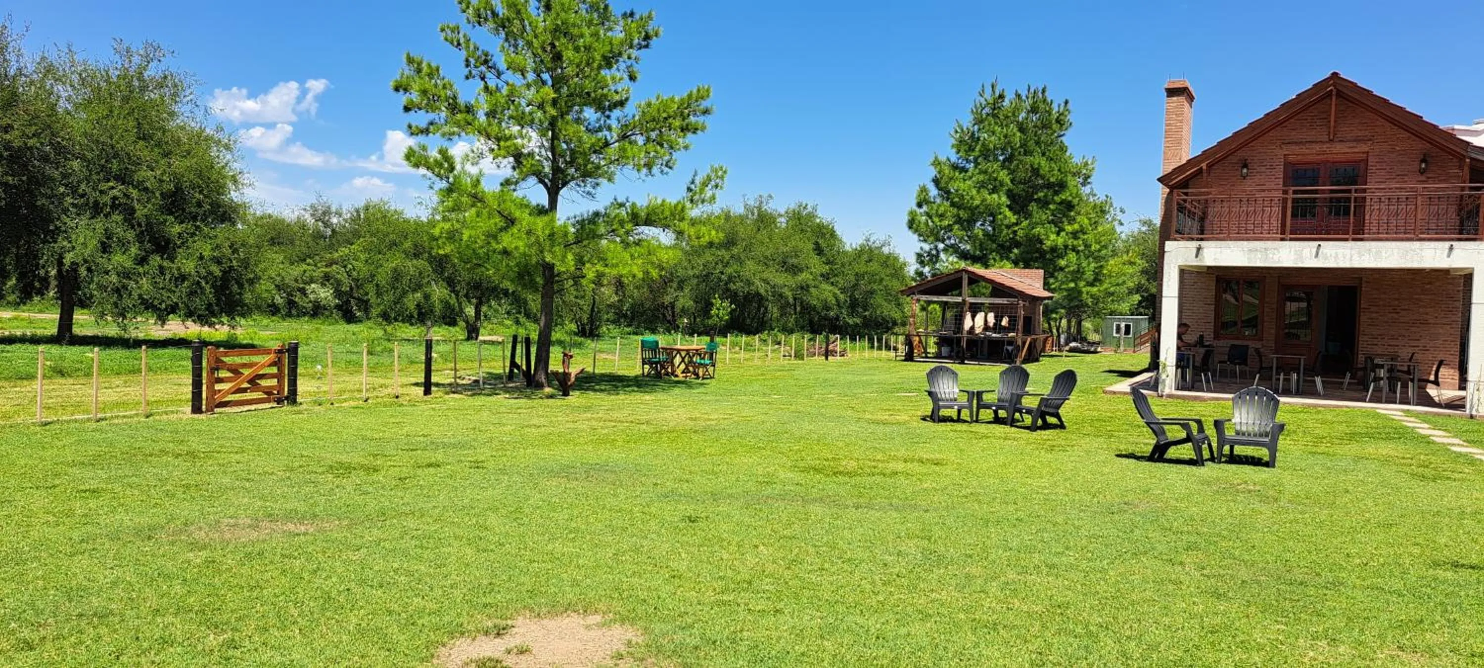 Property building in Ayres del Golf Posada-Restó