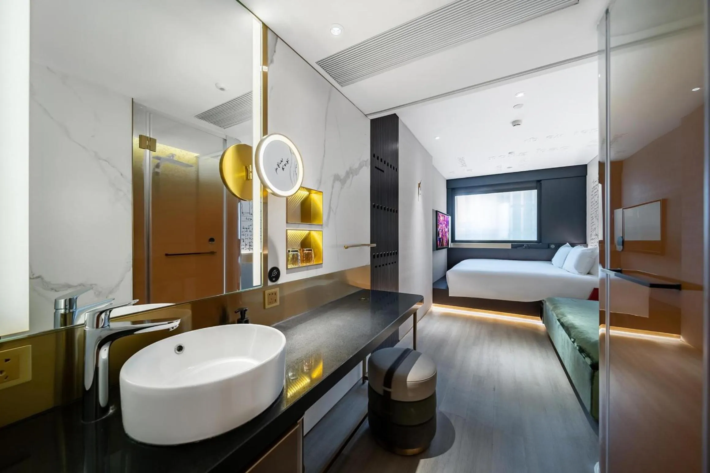 Photo of the whole room in CitiGO Hotel Shanghai On The Bund