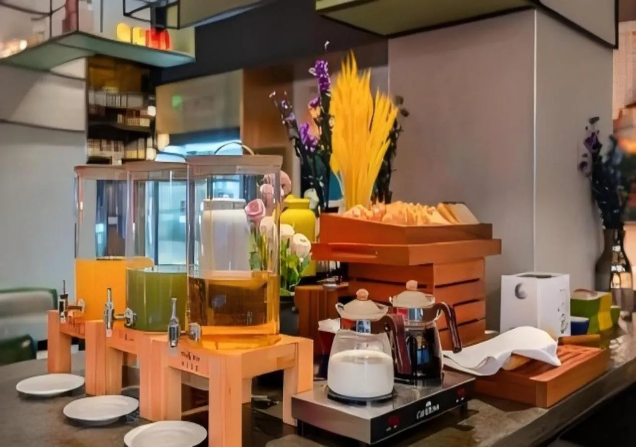 Buffet breakfast in CitiGO Hotel Shanghai On The Bund