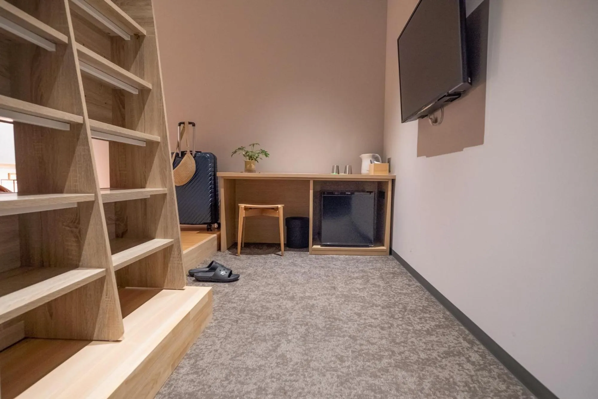 TV and multimedia in WAYFARER Gojo