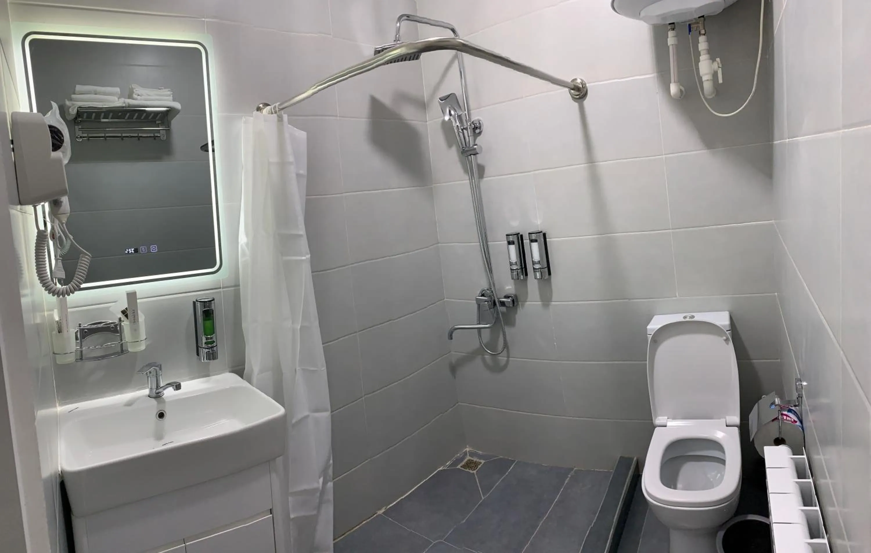 Bathroom in Central Plaza Hotel