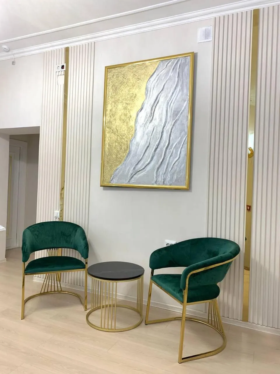Seating area in Central Plaza Hotel