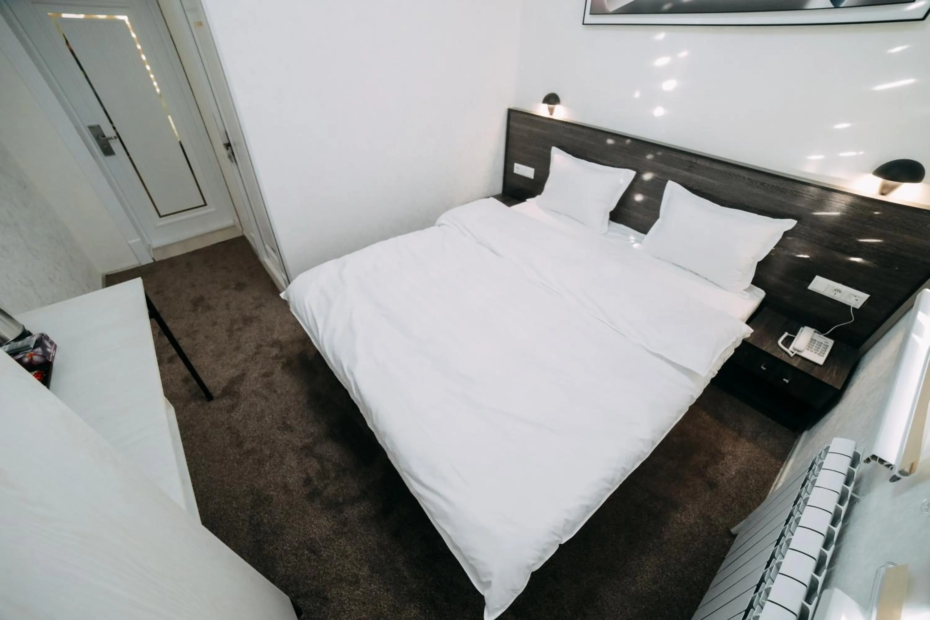 Bedroom, Bed in Central Plaza Hotel