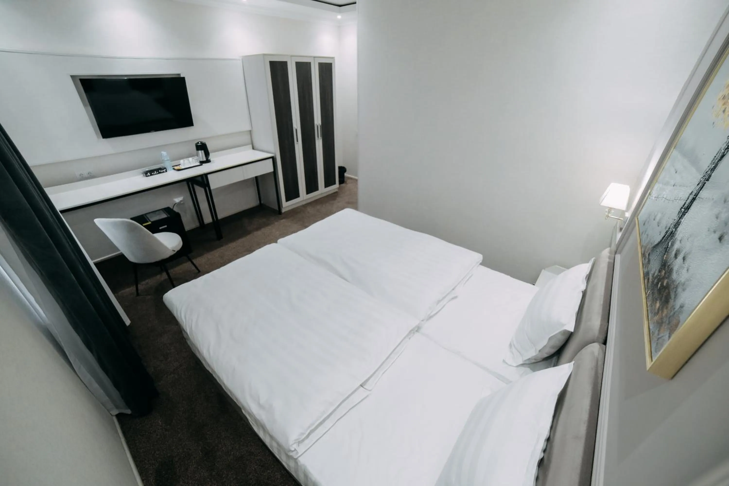 Game Room, Bed in Central Plaza Hotel