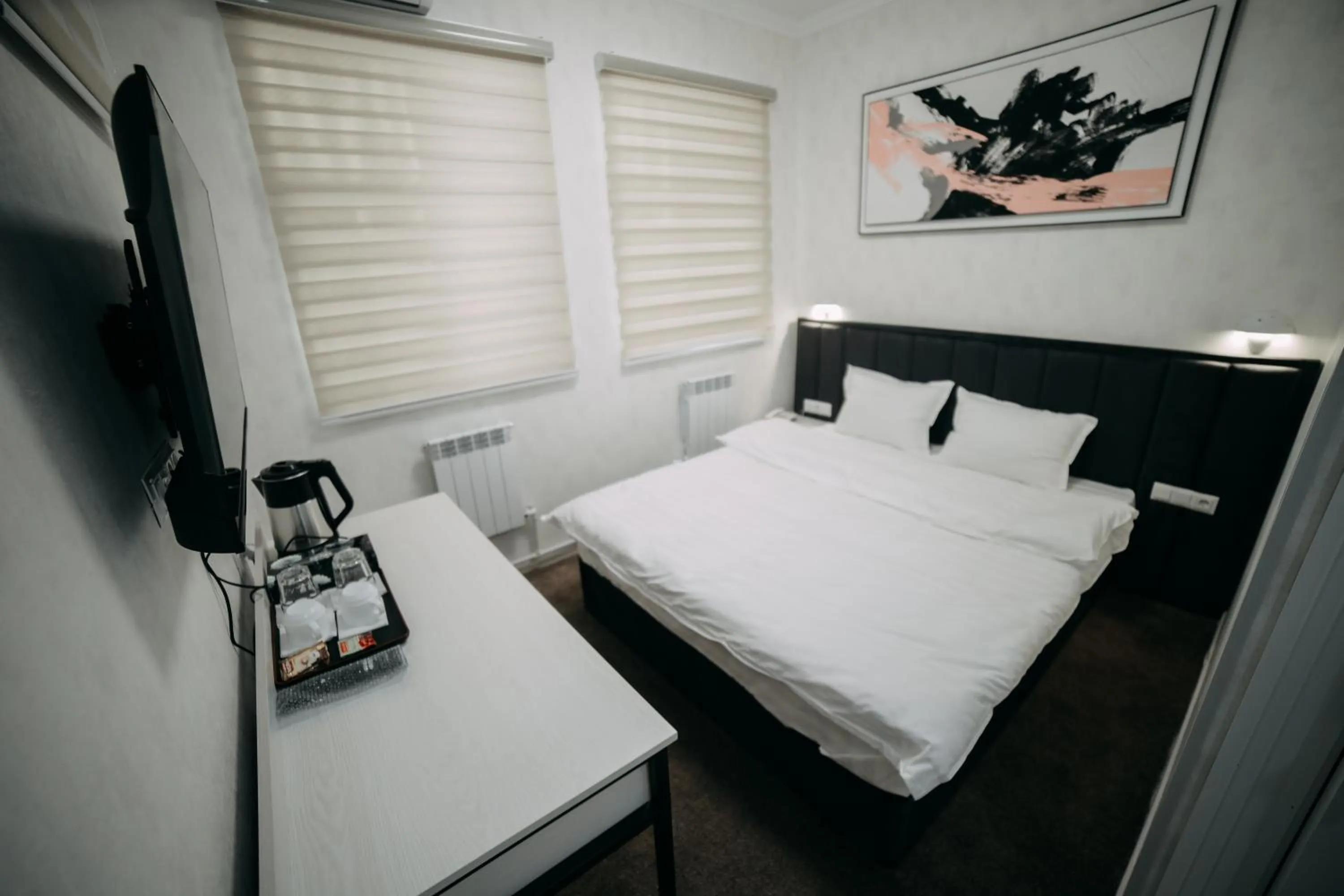 Bedroom, Bed in Central Plaza Hotel
