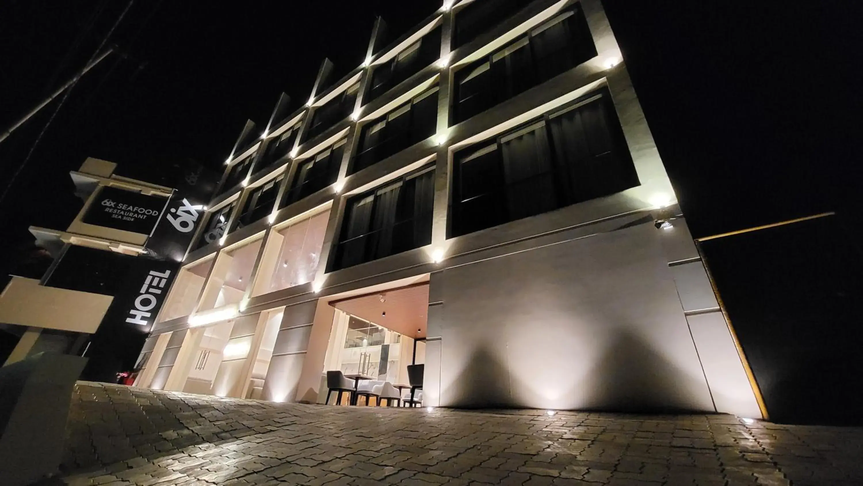 Property building in 6ix Seashore Hotel Property building in 6ix Seashore Hotel