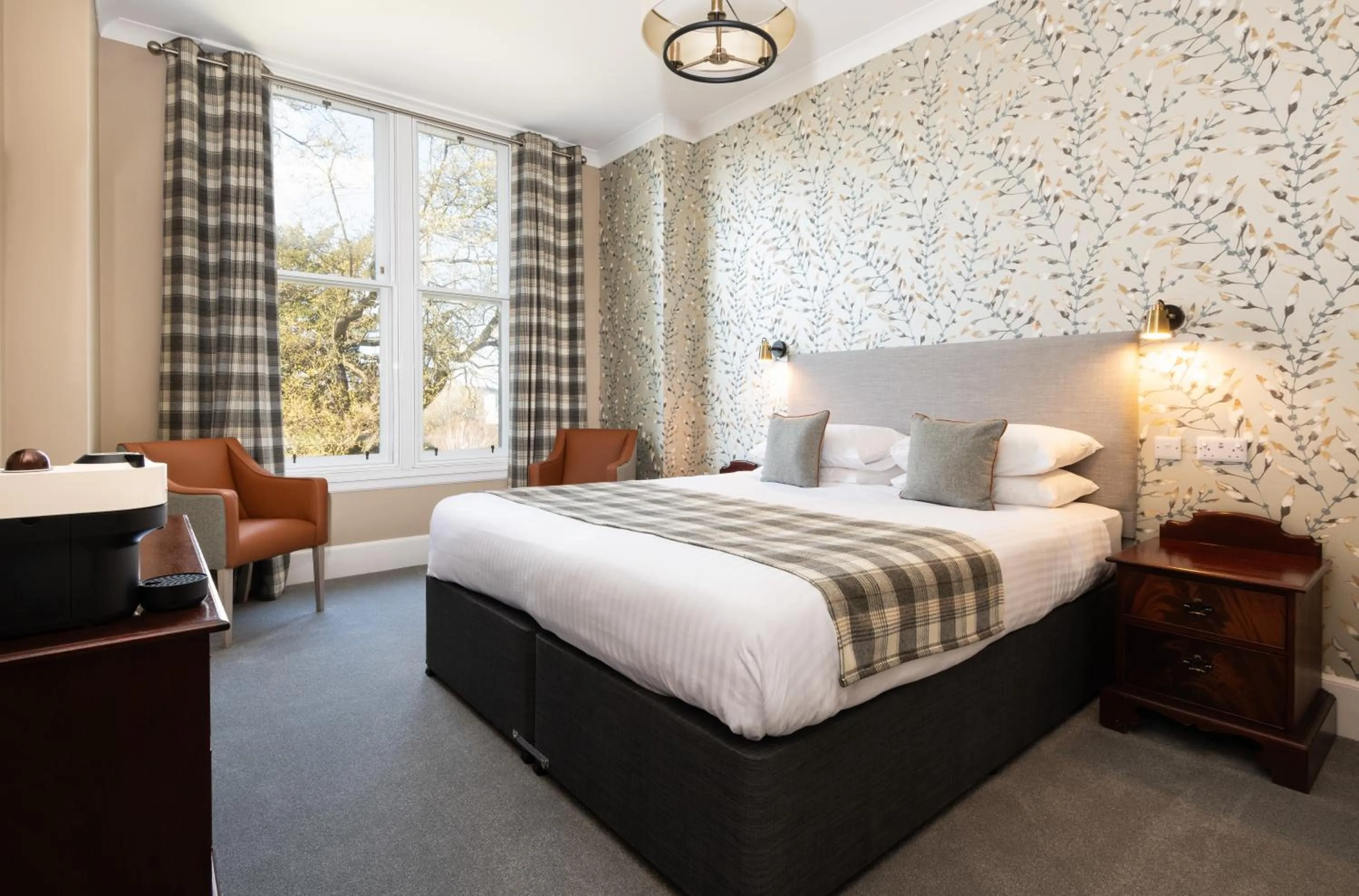 Photo of the whole room, Bed in Sunbank House Metro Hotel