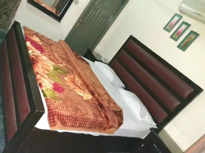 Bed in Hotel Executive Inn