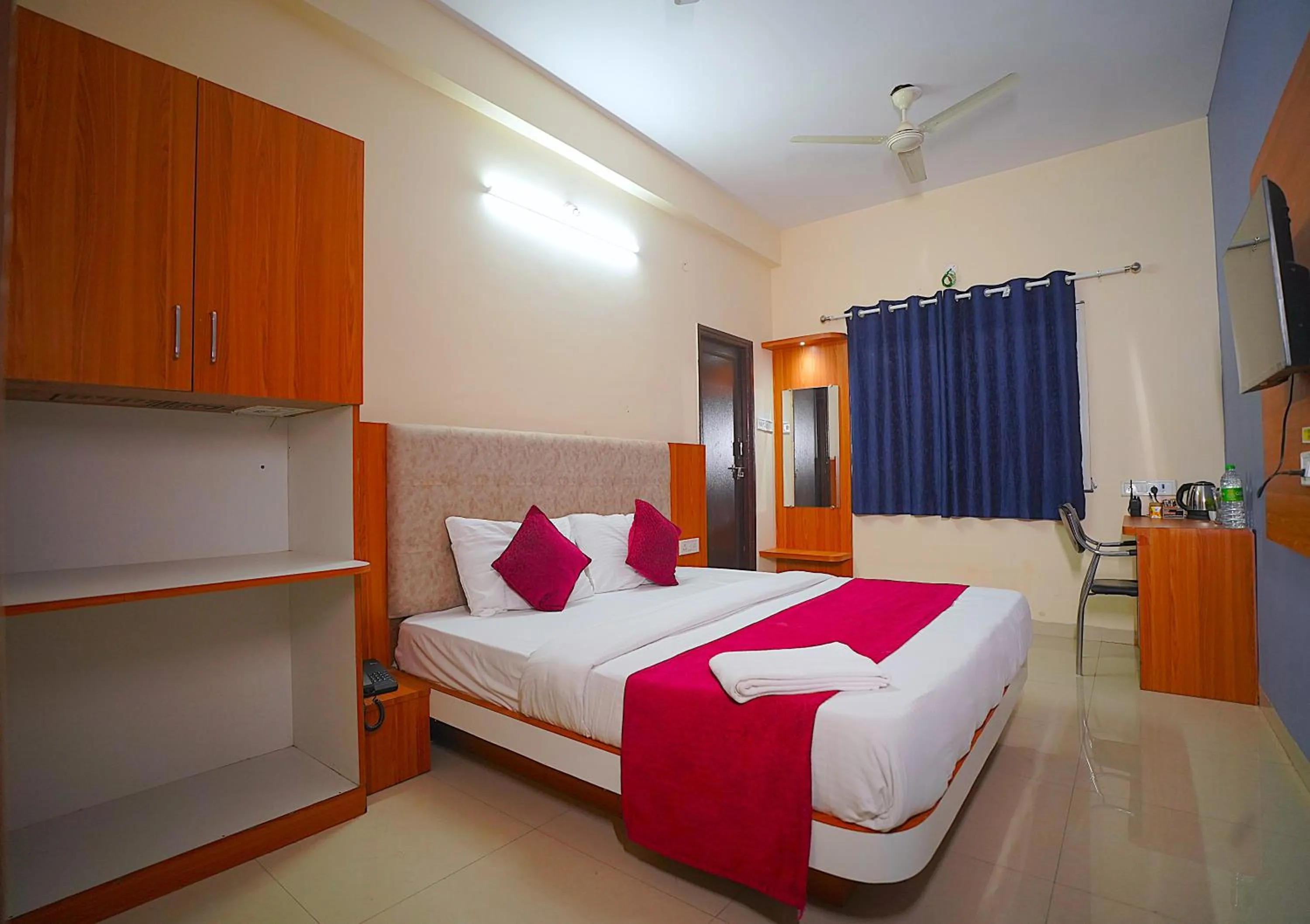 Bedroom in Hotel Inspira Residency- Near Bombay Hospital