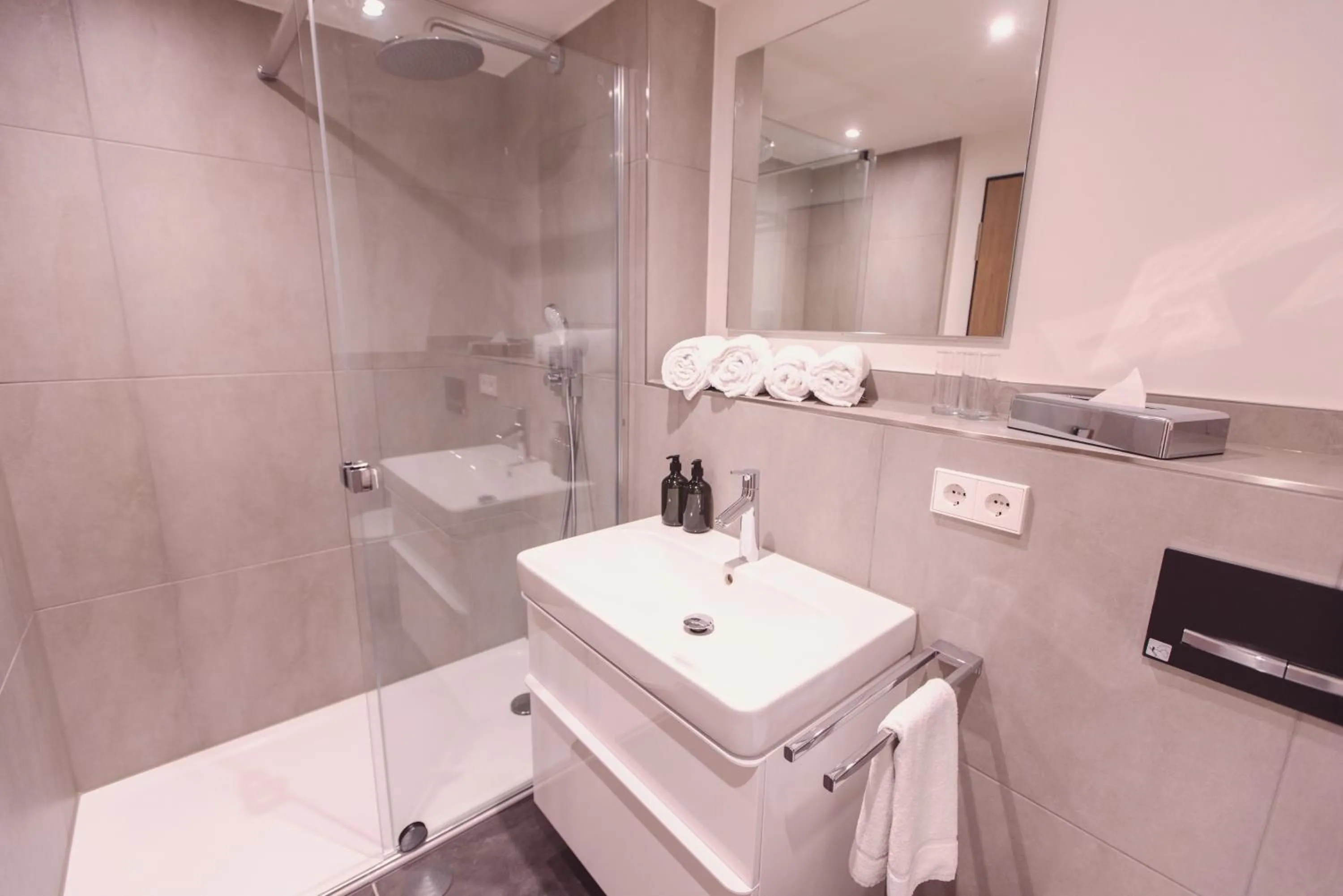 Shower in Hotel am Rathaus