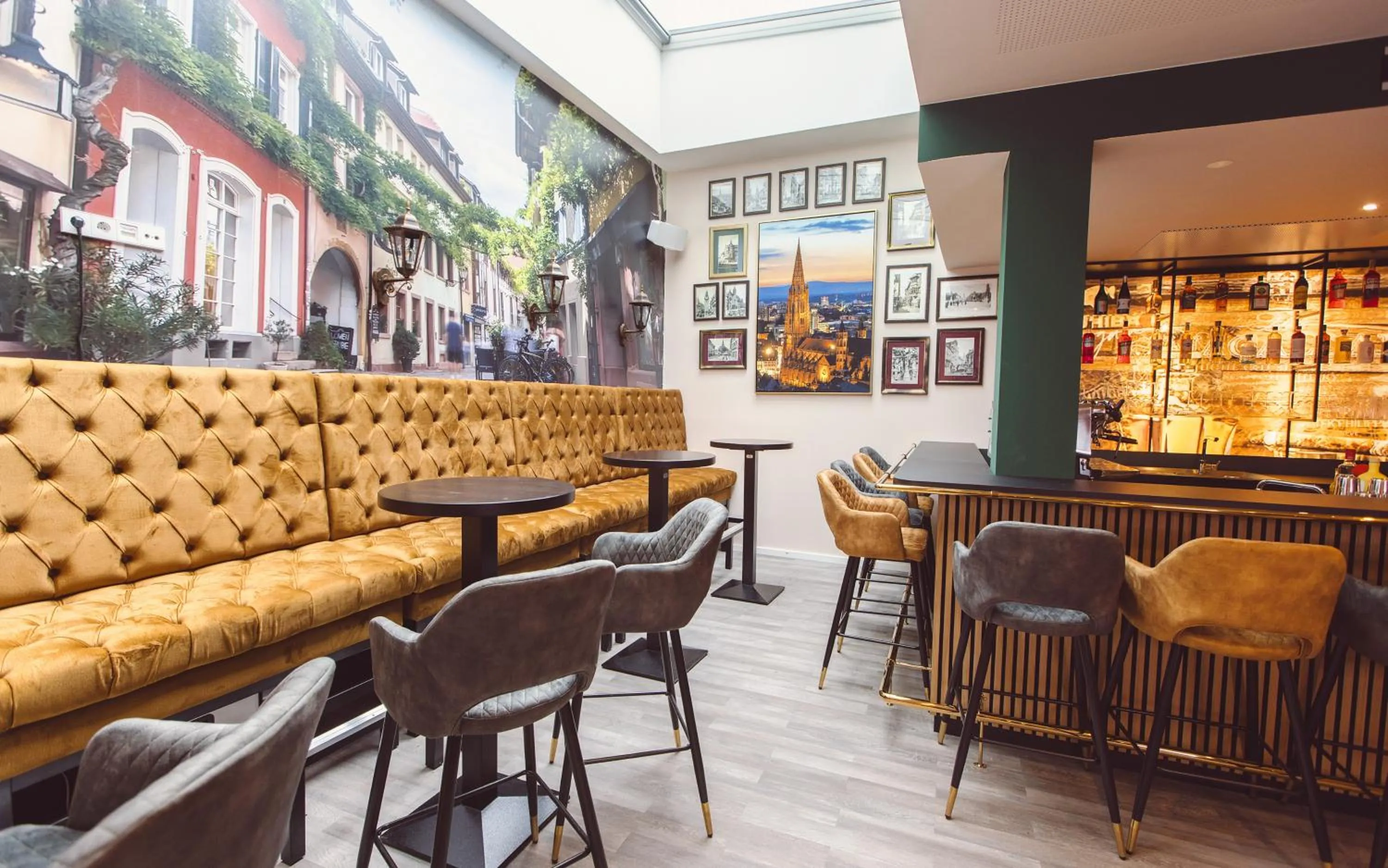 Lounge or bar in Hotel am Rathaus